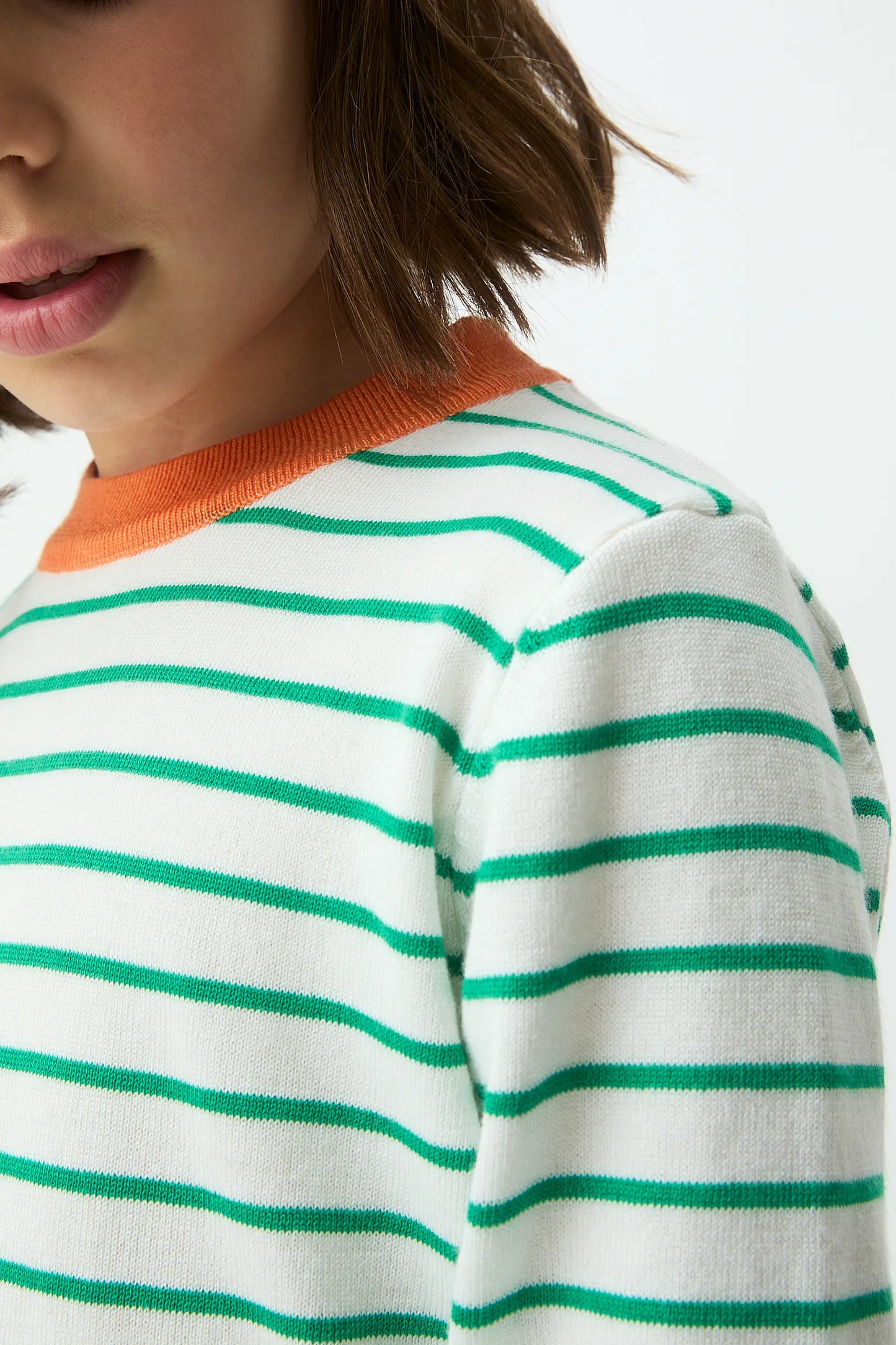 Maglione da bambina con colletto arancione