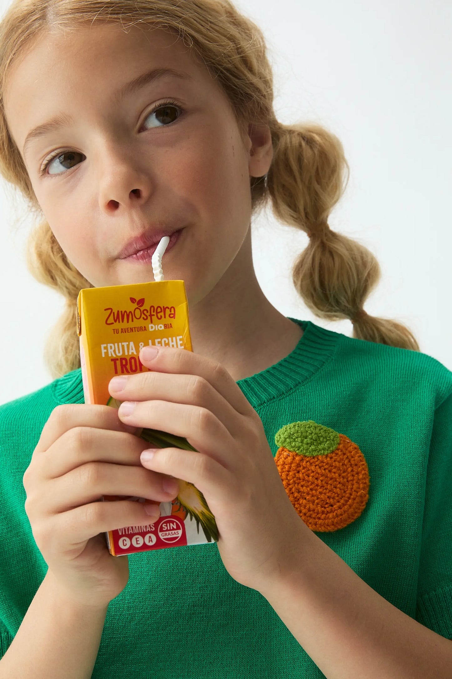 Top de niña  con bordado de naranja