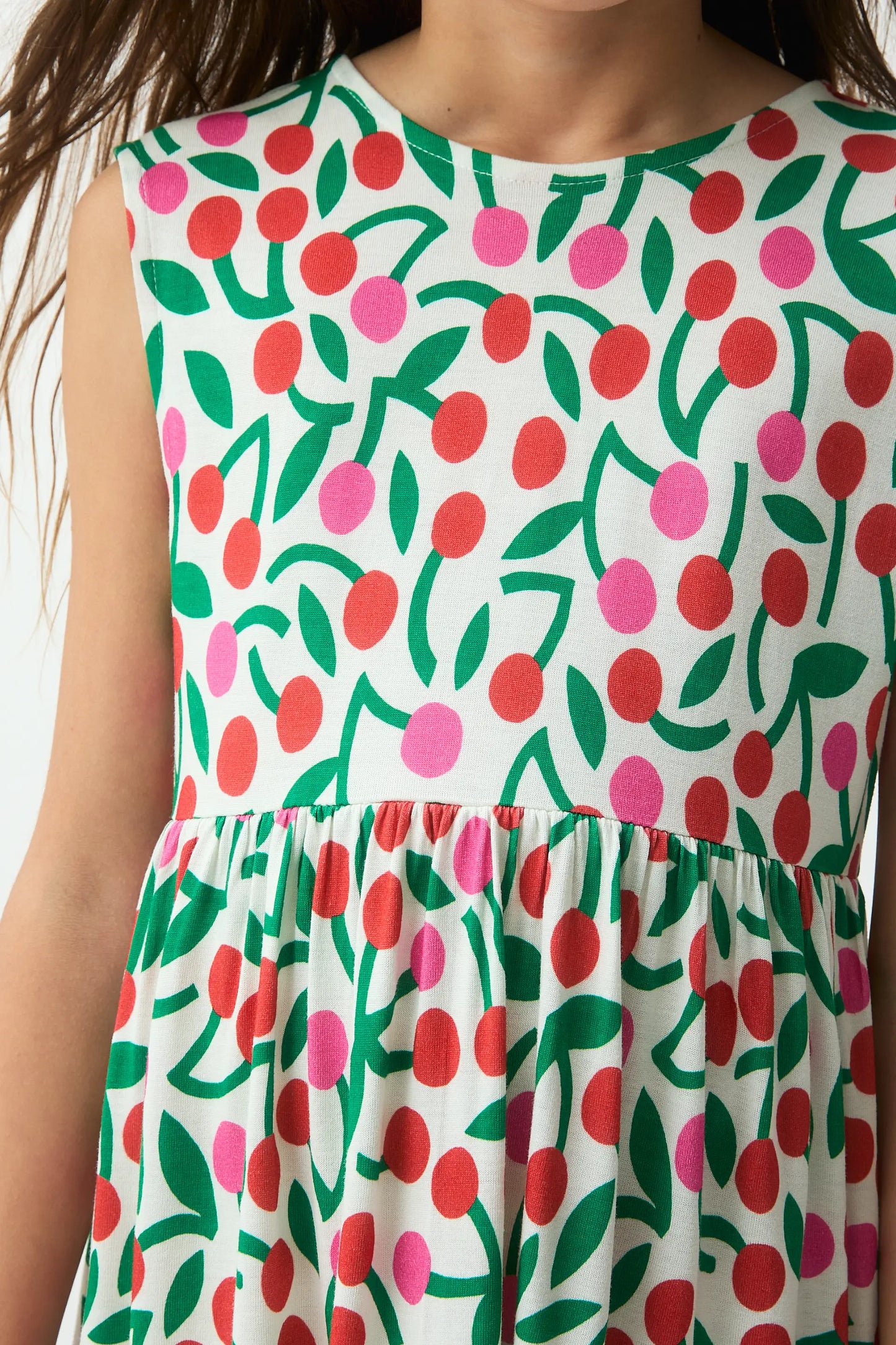 Vestido corto de niña con estampado Guinda