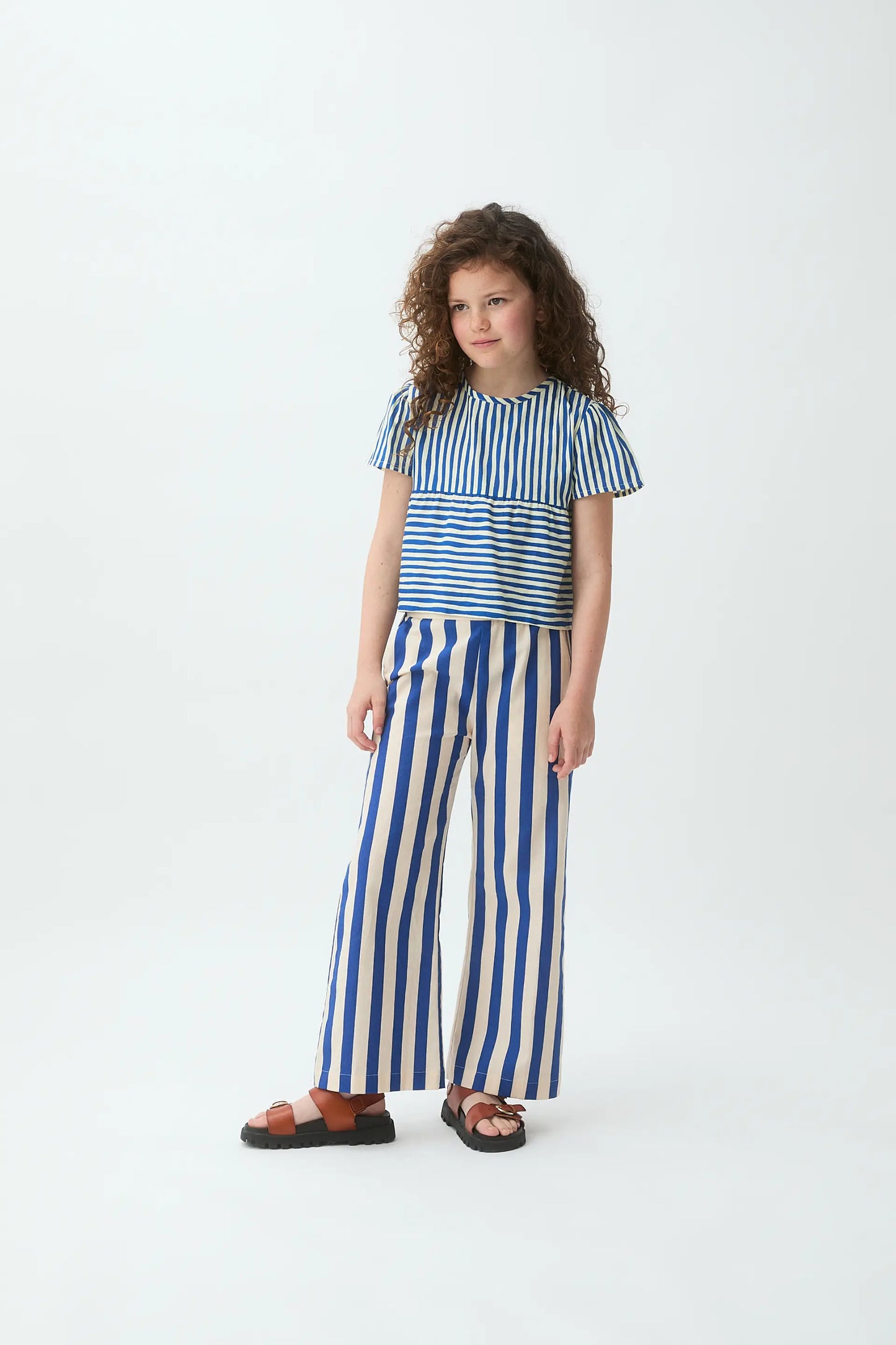 Girls' trousers with blue bamboo print