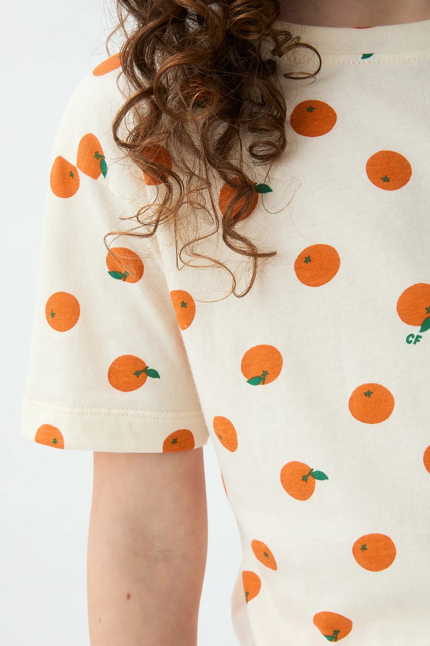 Camiseta de niña con estampado de naranjas