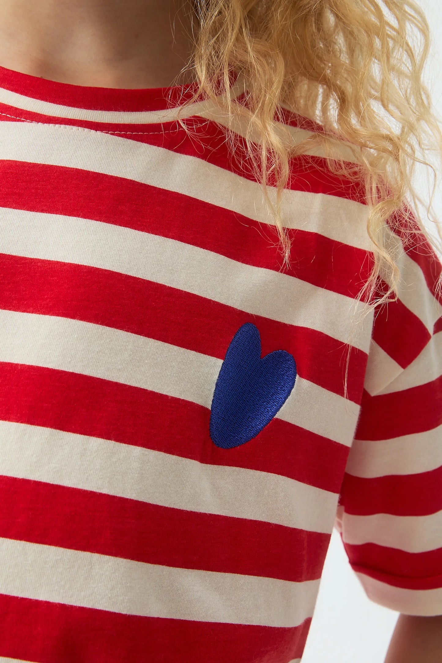 Girl's t-shirt with red striped print and embroidered heart
