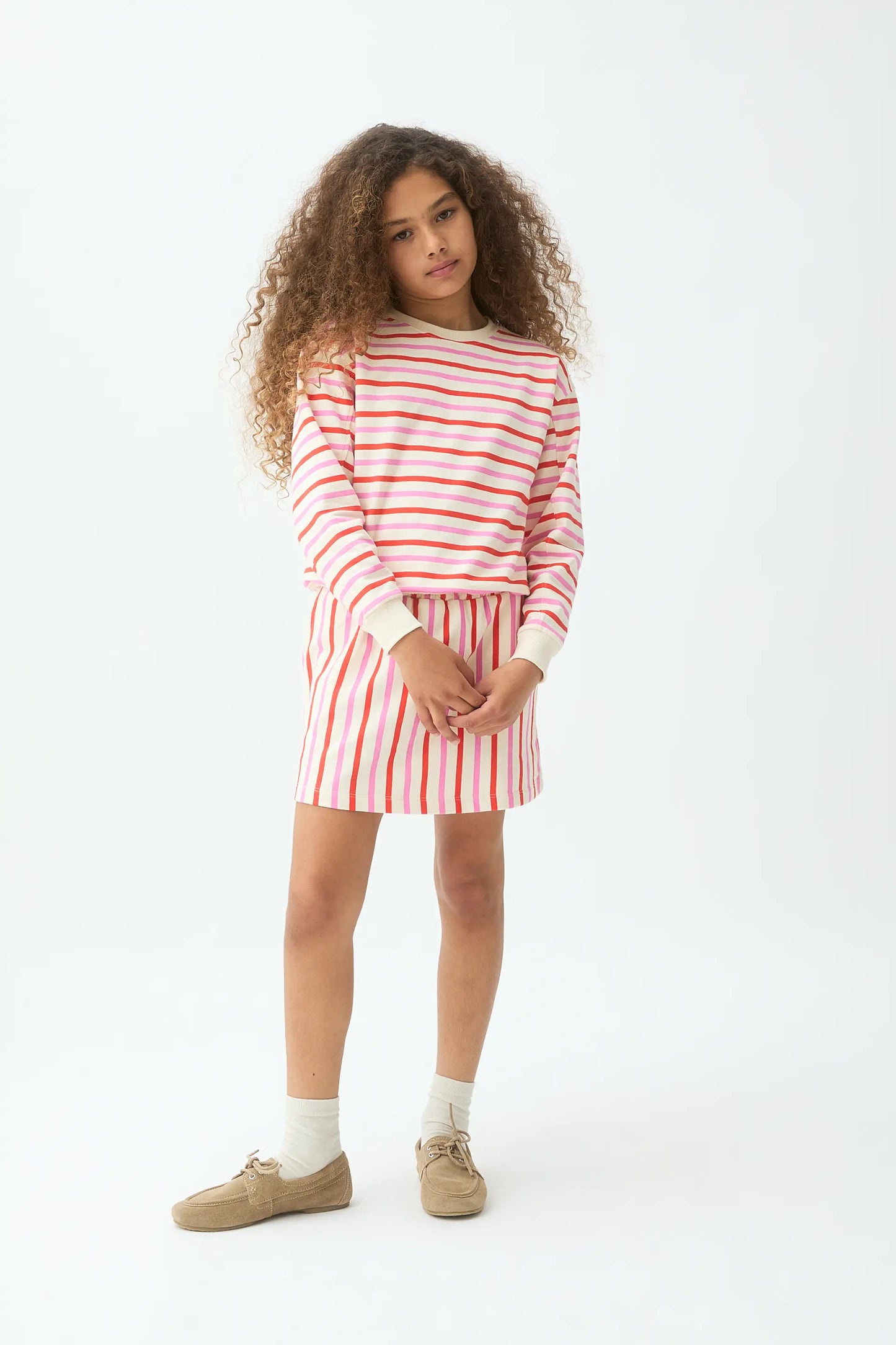 Falda corta de niña estampado de rayas rosa y rojo