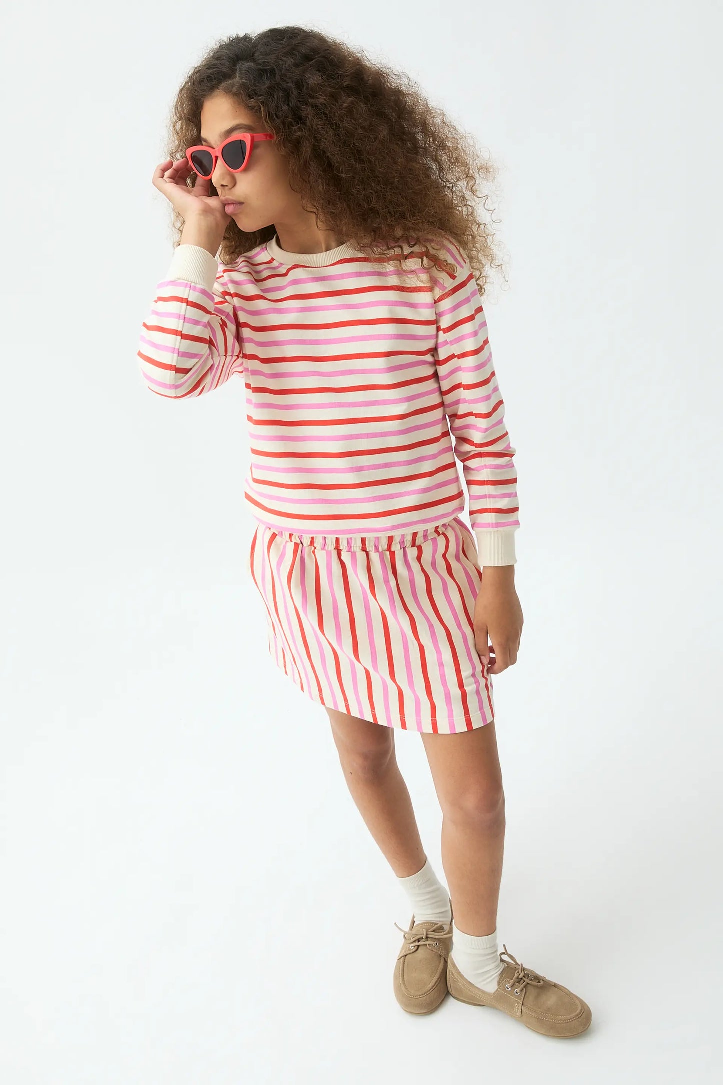 Falda corta de niña estampado de rayas rosa y rojo