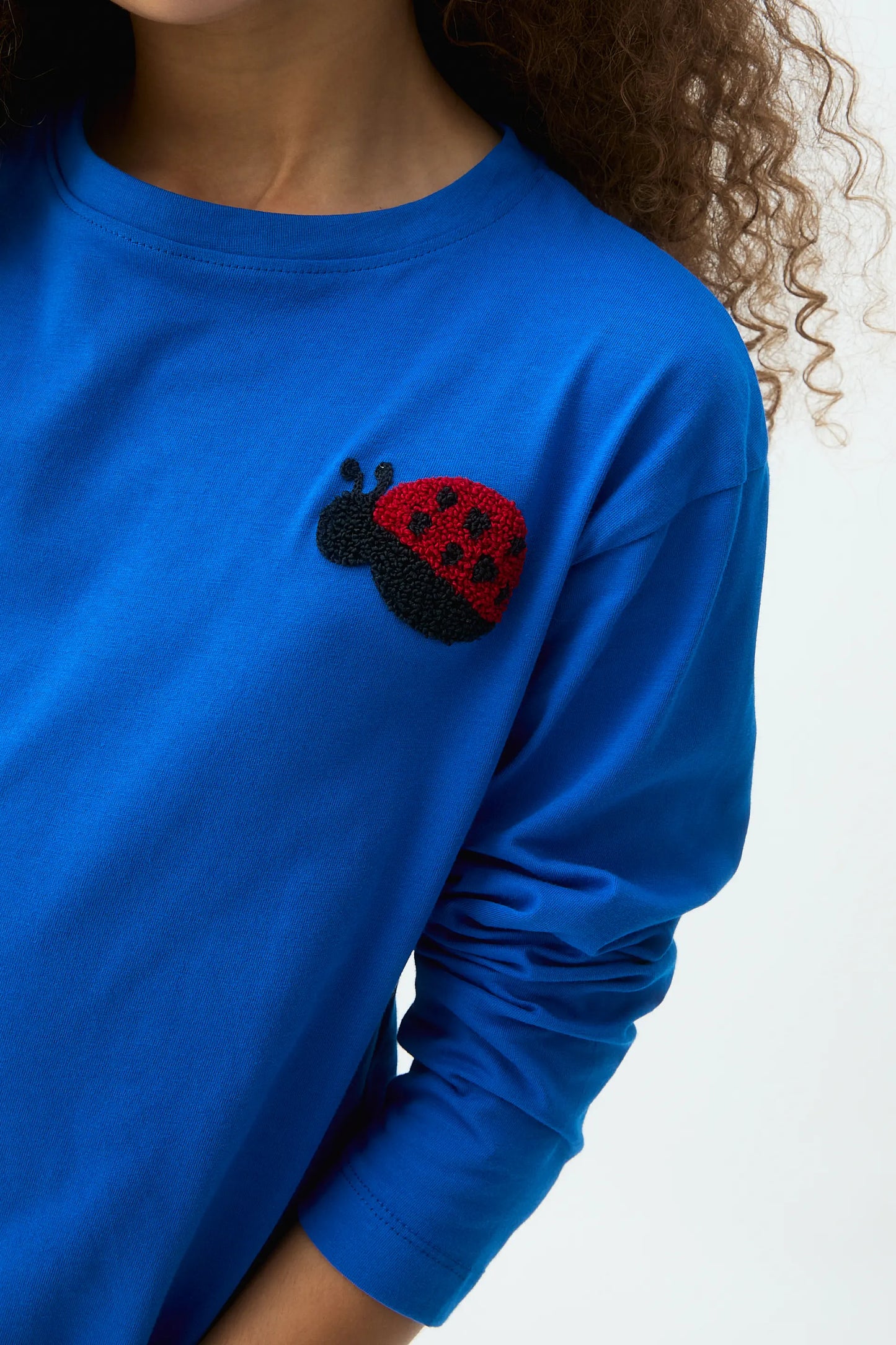 Girls' long-sleeved t-shirt with ladybug patch