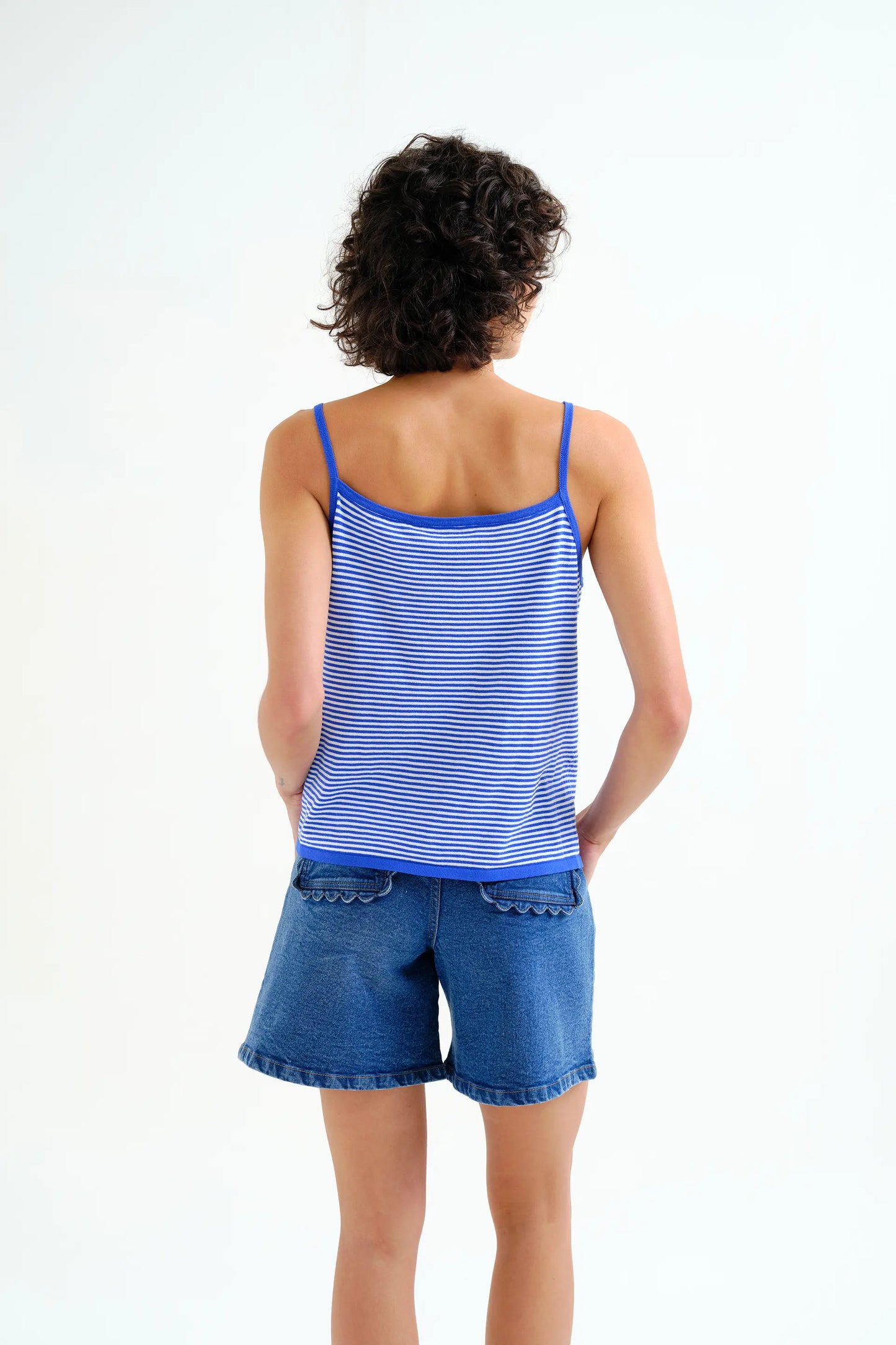 Top con estampado de rayas blanco y azul