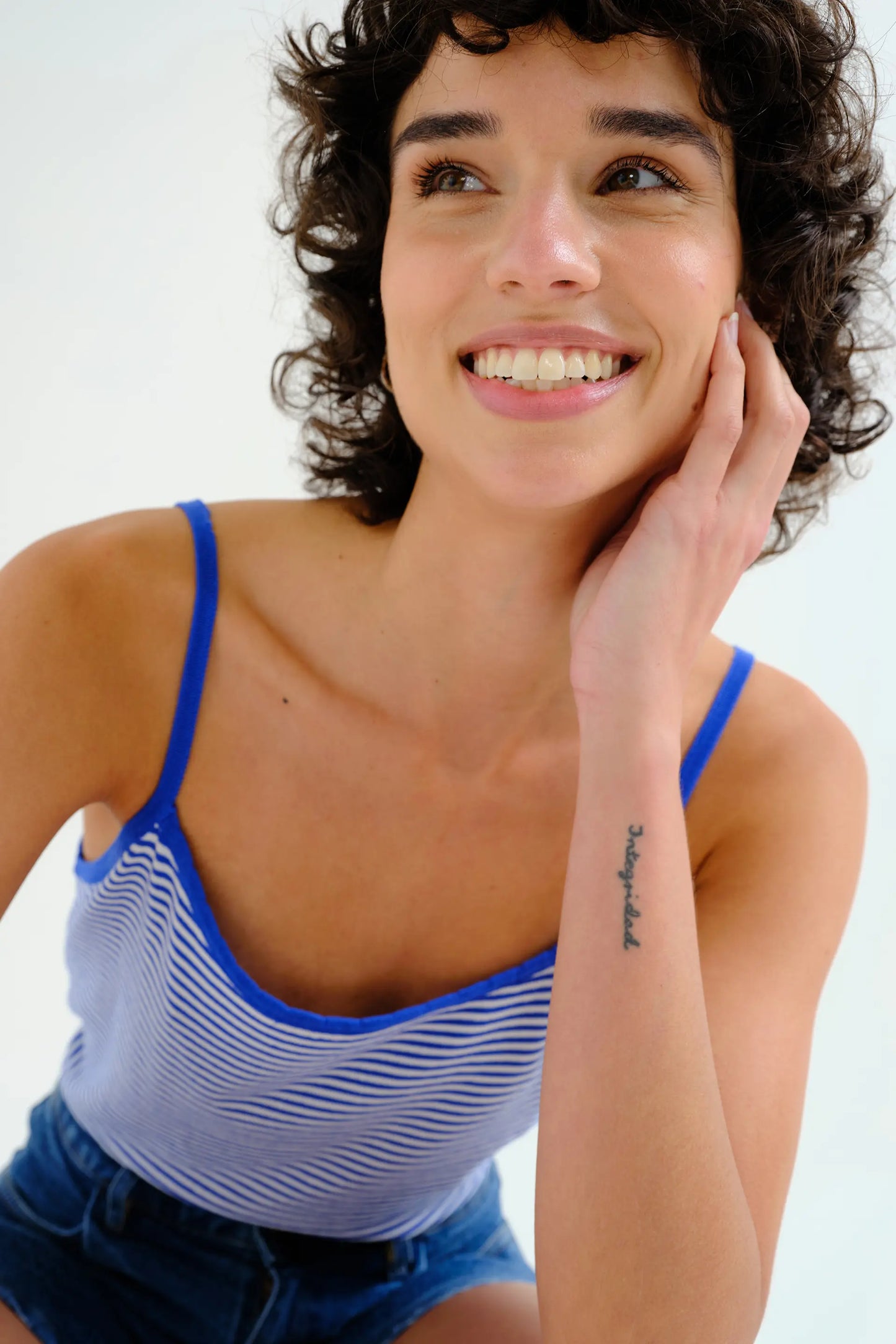 Top con estampado de rayas blanco y azul