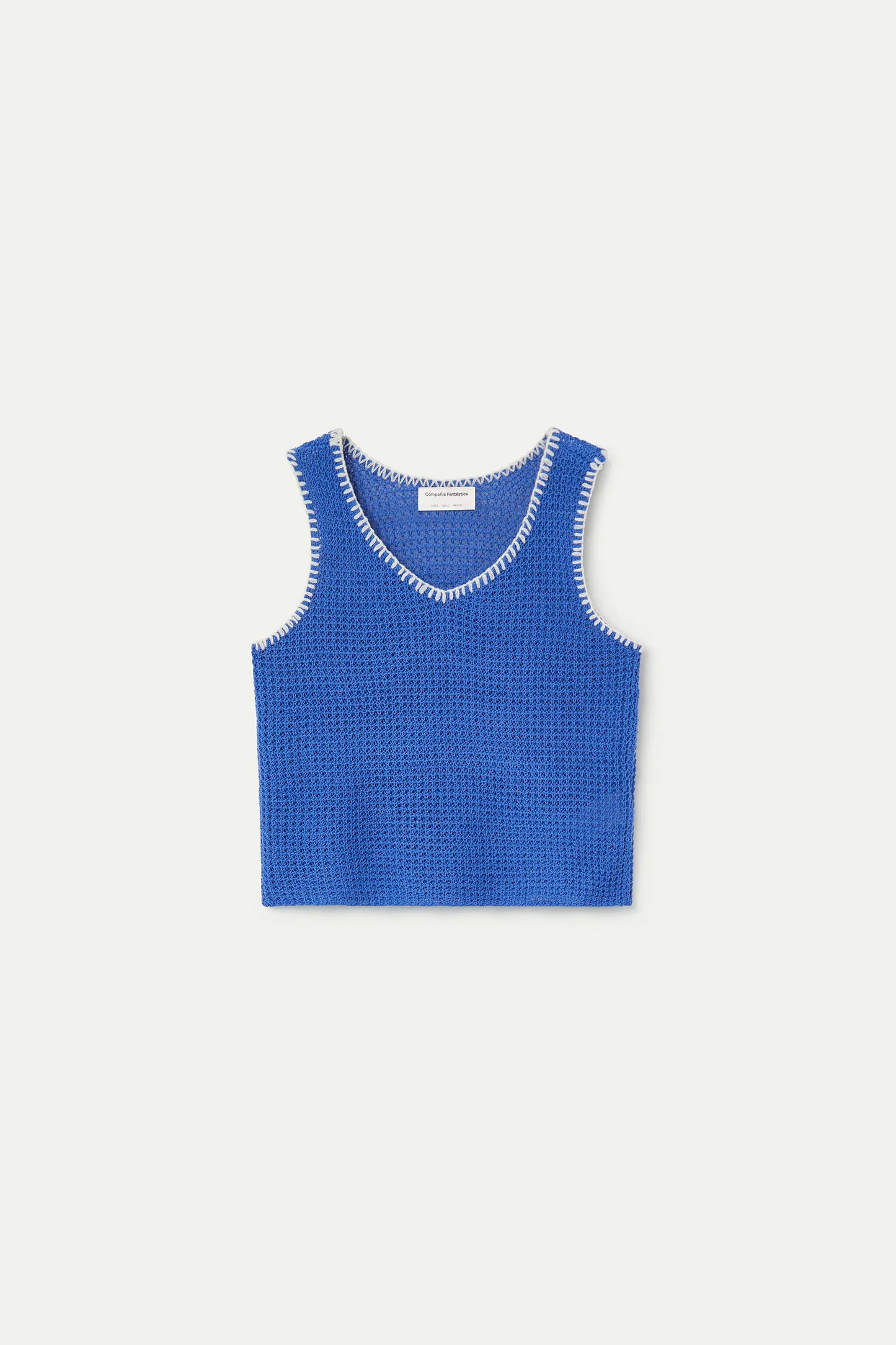 Top punto calado azul con detalles bordados en blanco