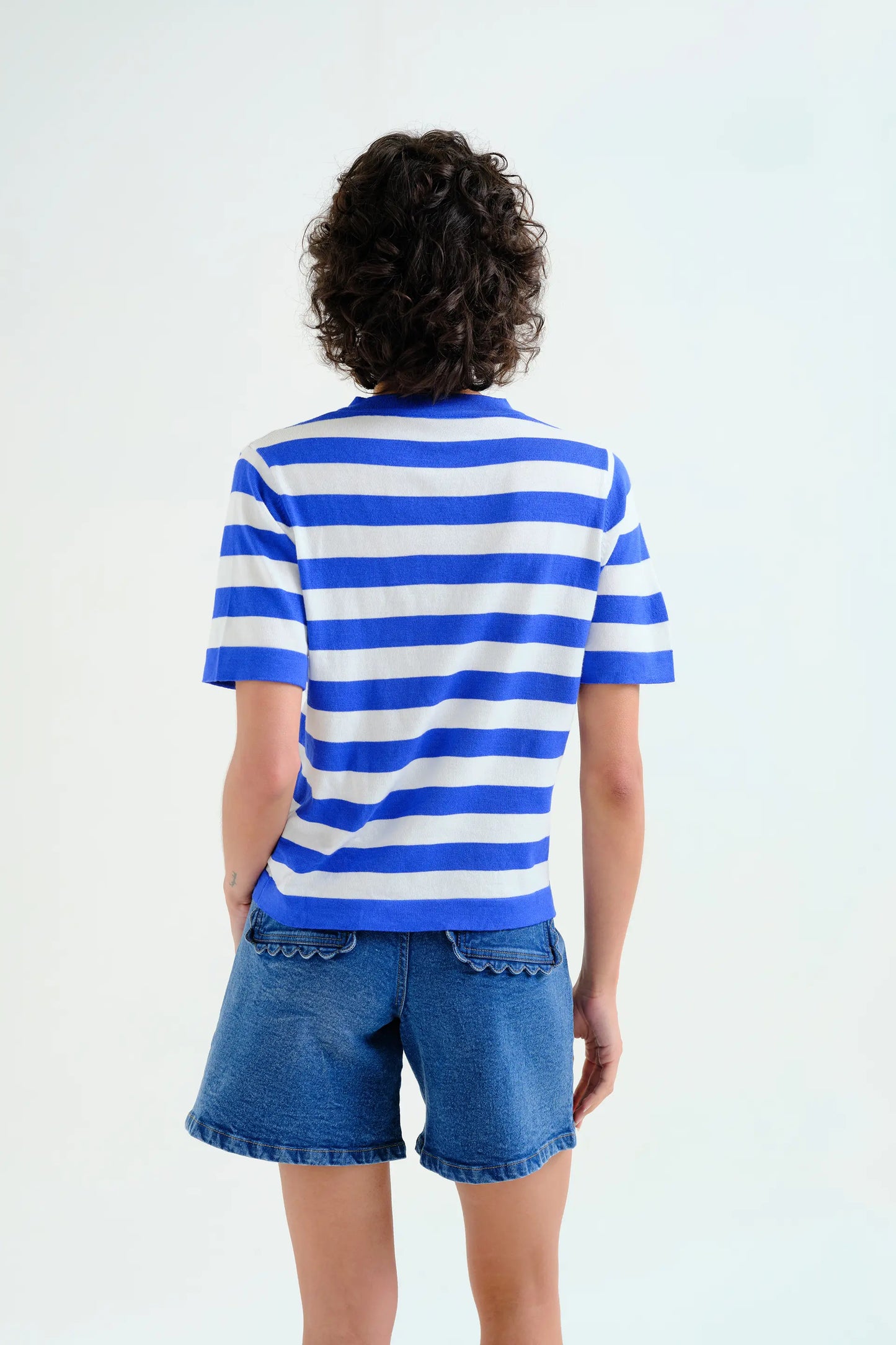 Top con estampado de rayas blanco y azul