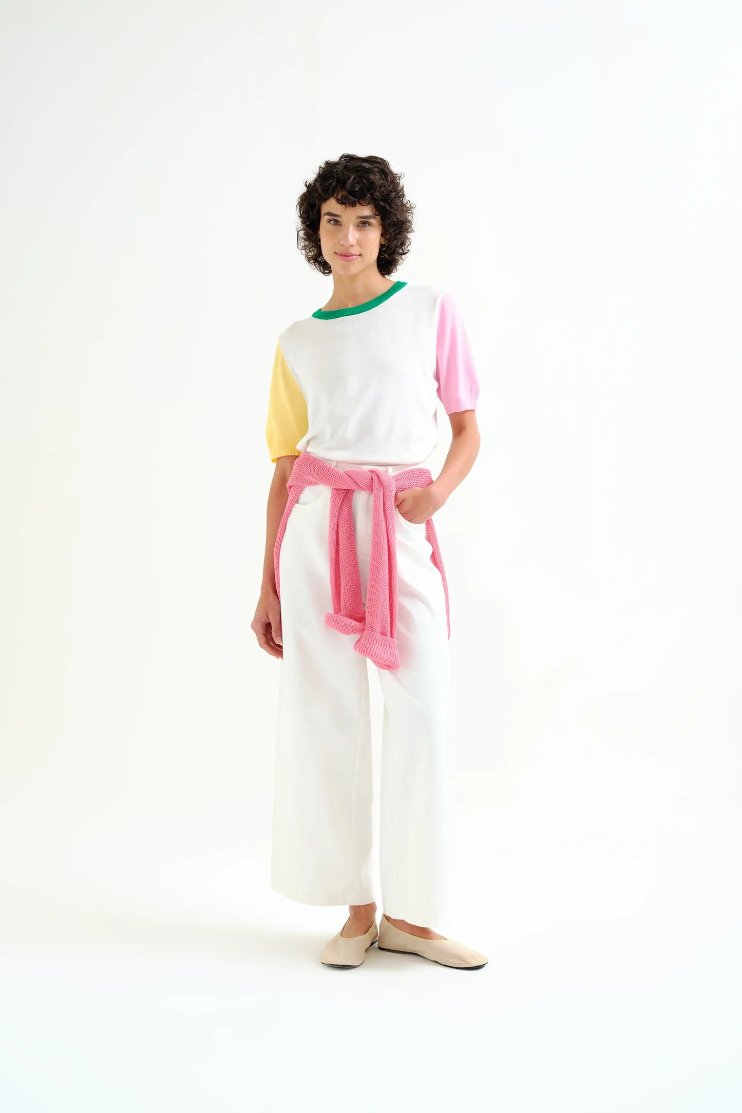 Top punto con detalles multicolor