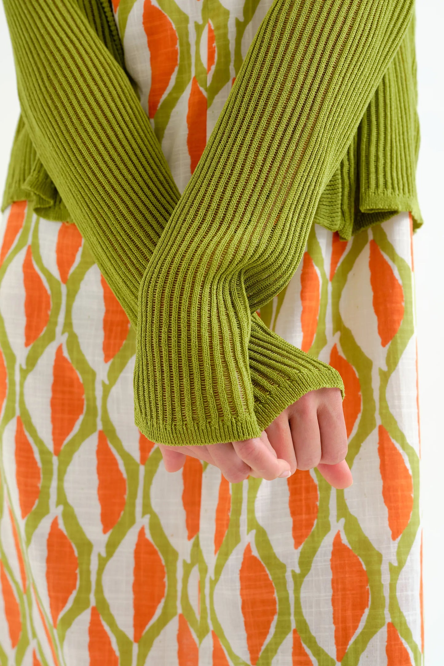 Long-sleeved green knit cardigan