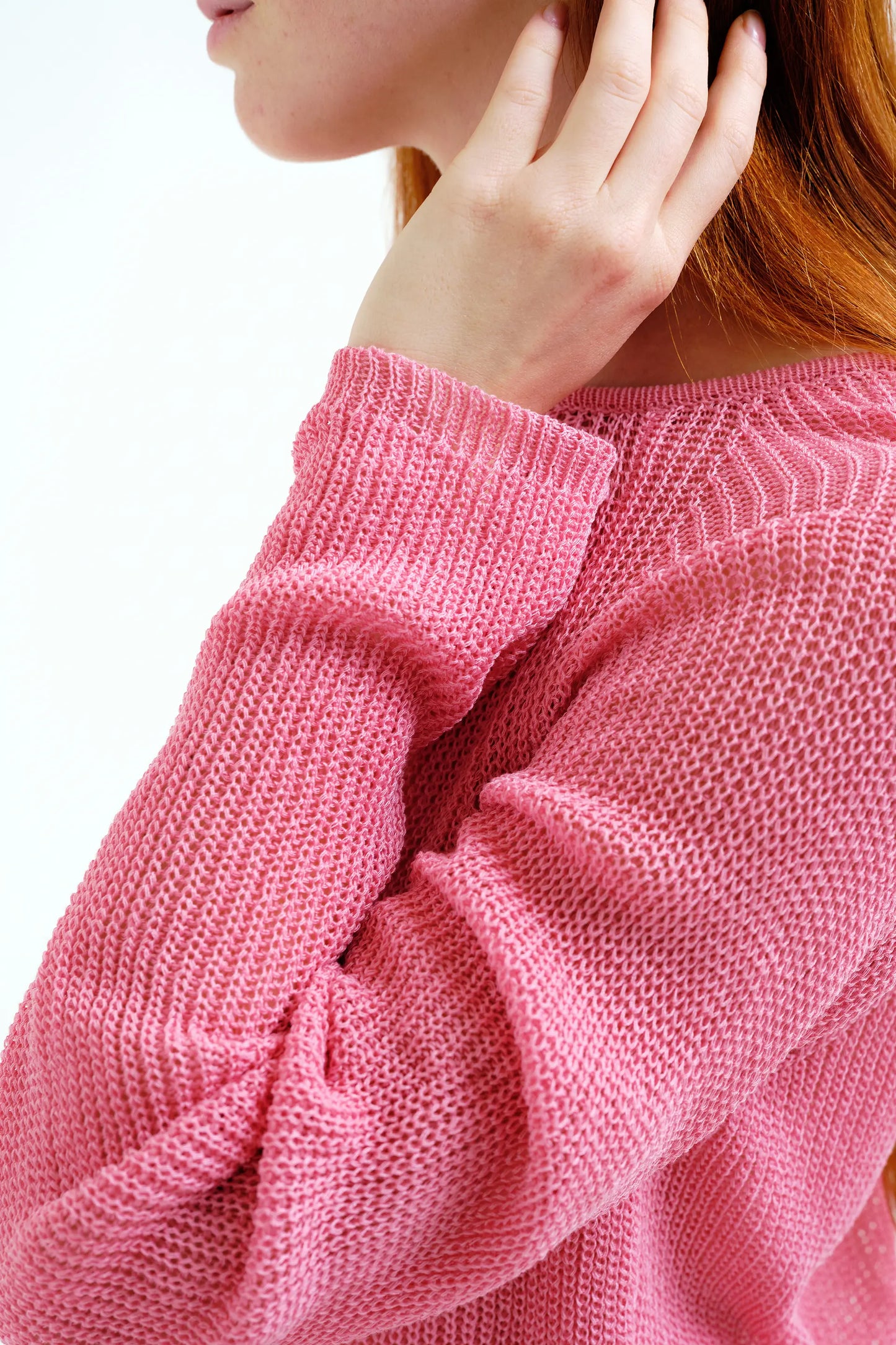 maglione rosa lavorato a maglia traforata