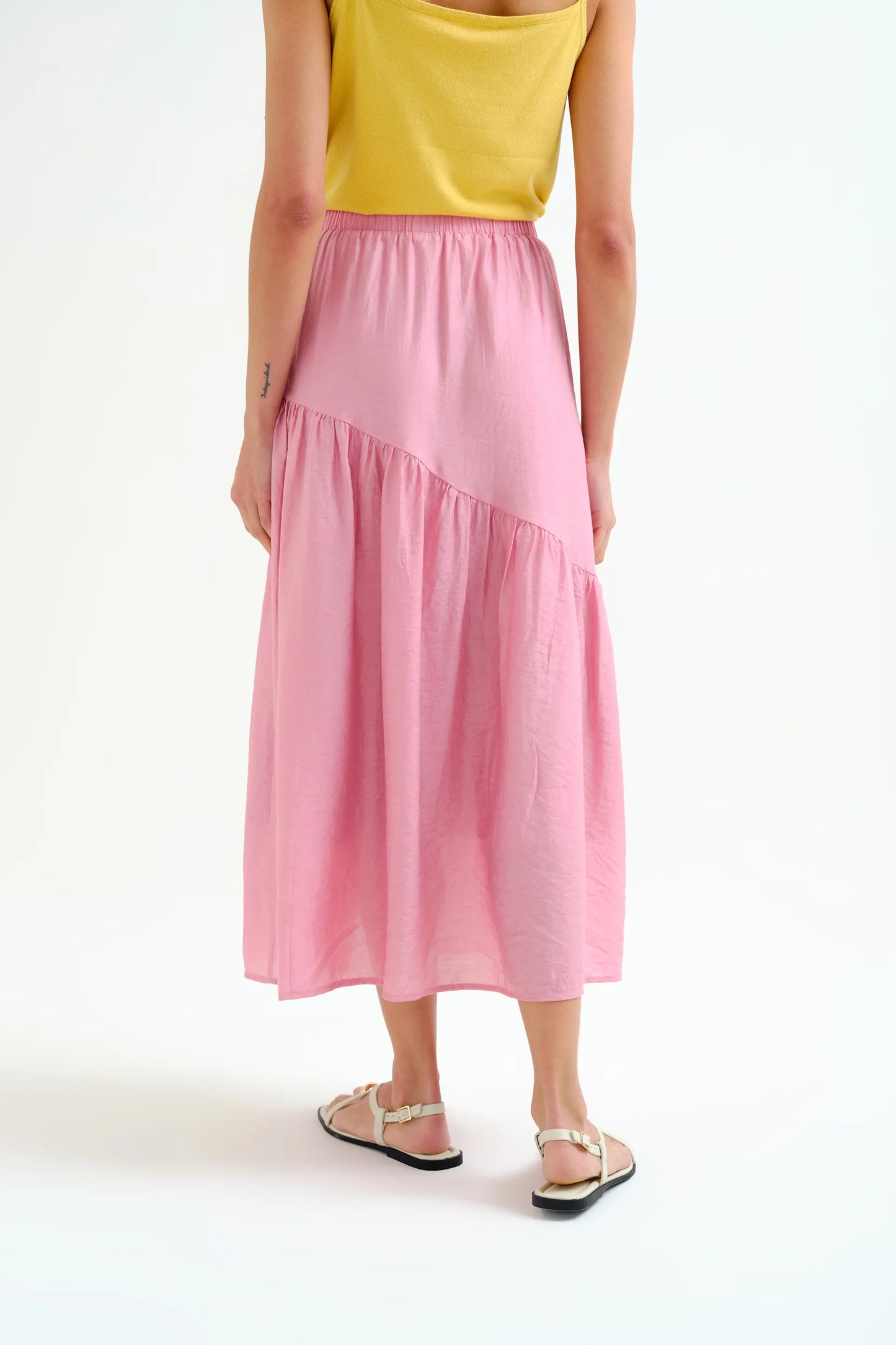 Long pink skirt with an asymmetrical cut