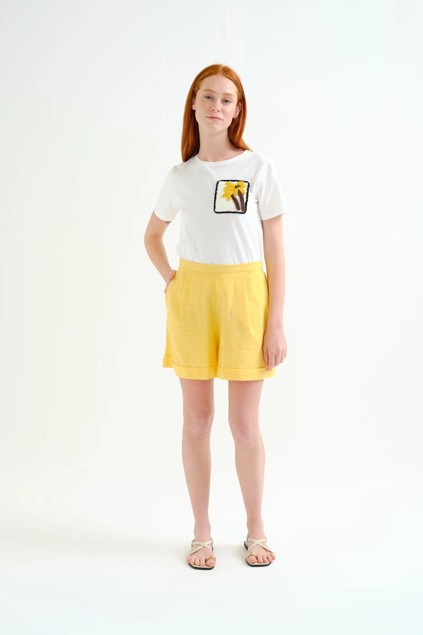 Camiseta 100% algodón con palmera bordada