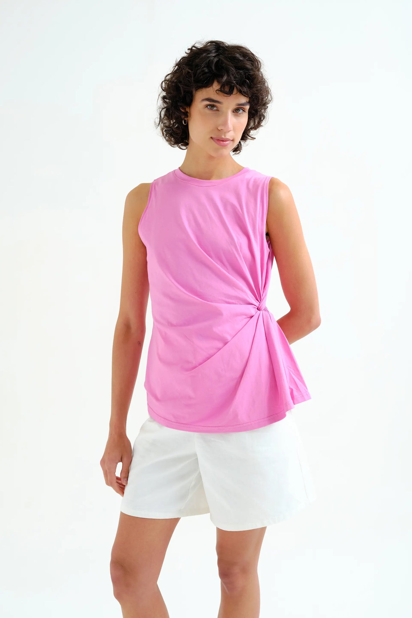 Camisa rosa 100% algodón con detalle drapeado
