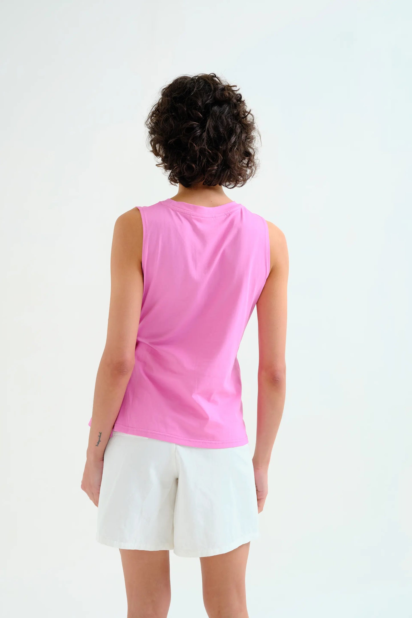 Camisa rosa 100% algodón con detalle drapeado