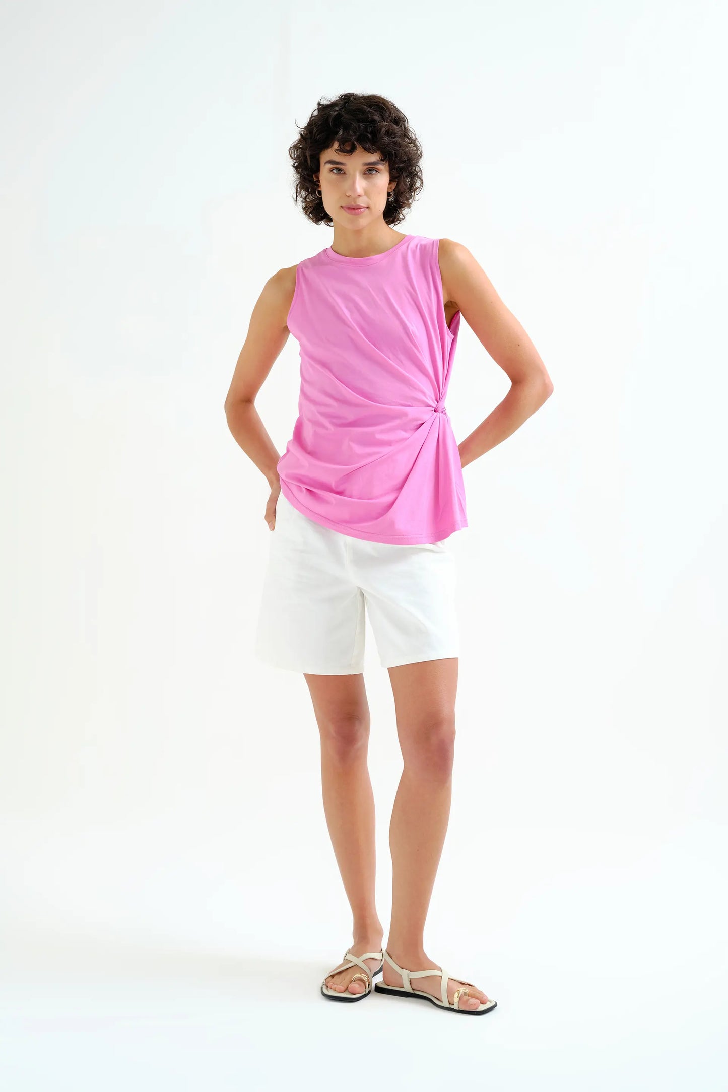 Camisa rosa 100% algodón con detalle drapeado