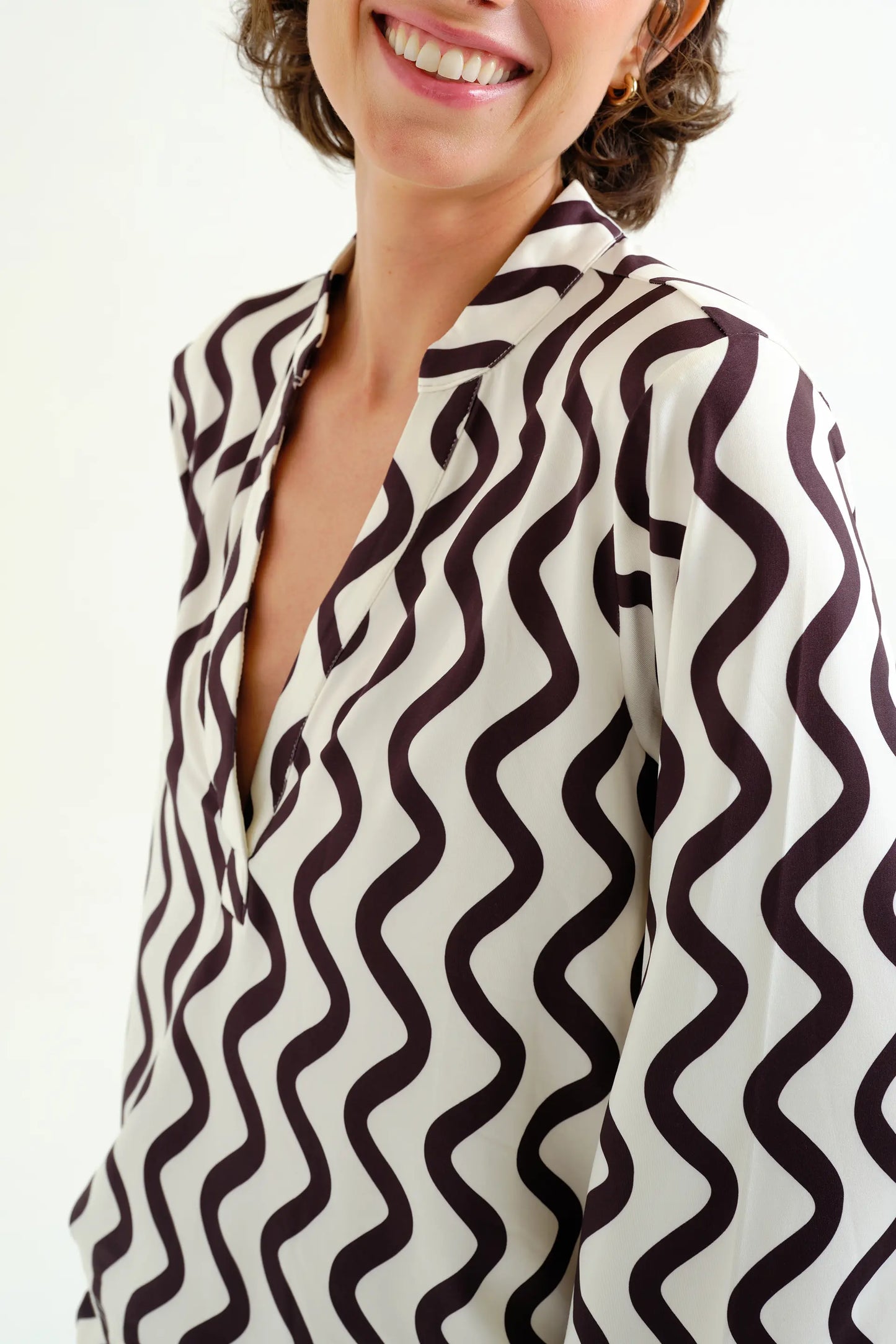 Top playero con estampado Wave Black & White