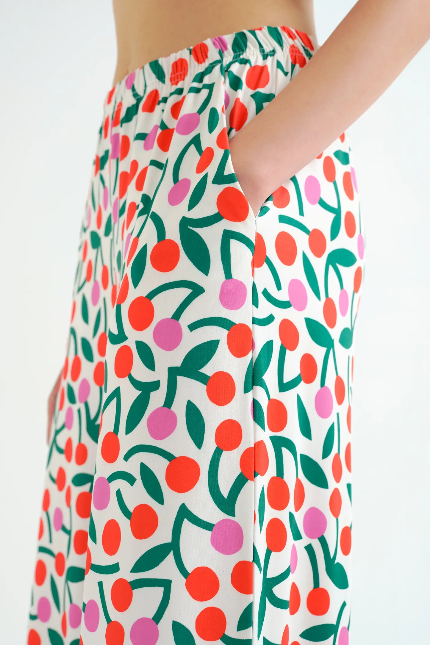 Pantalón con estampado Guinda