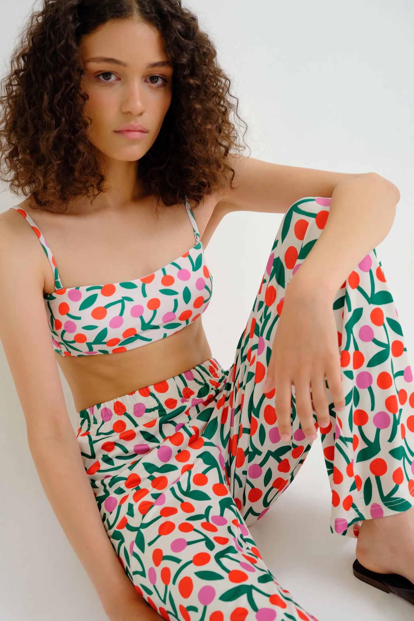 Pantalón con estampado Guinda