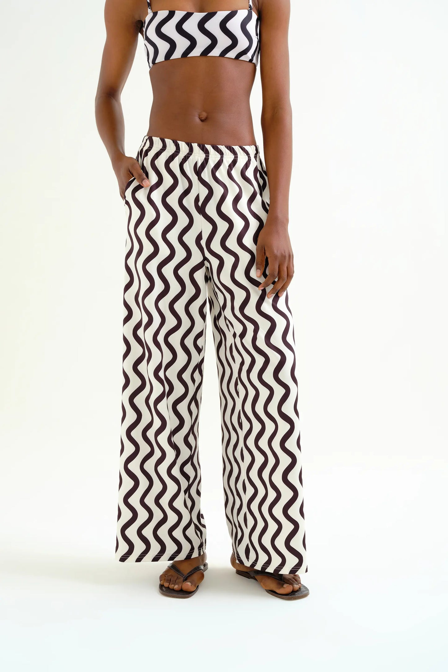 Pantalón con estampado Wave Black & White