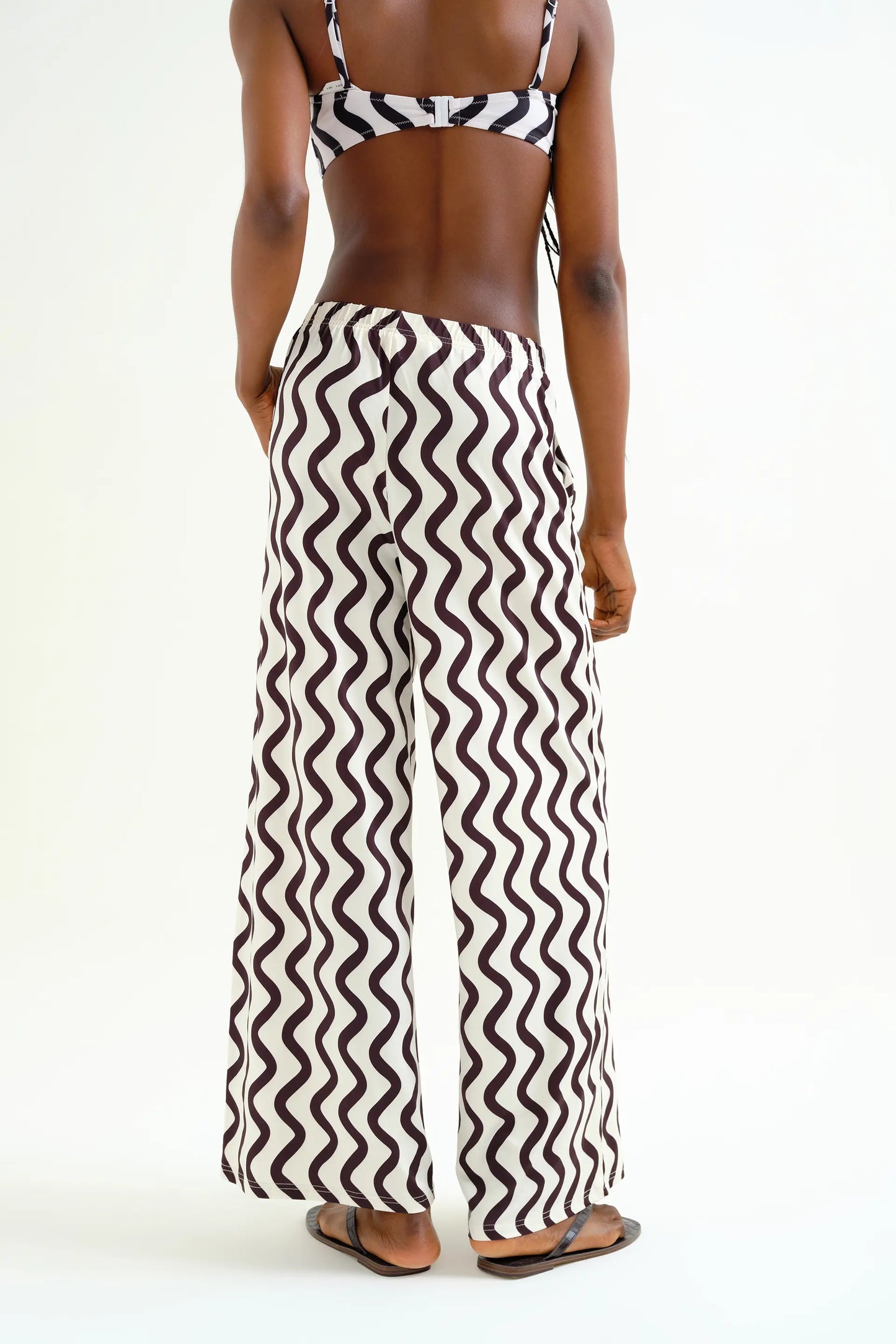 Pantalón con estampado Wave Black & White