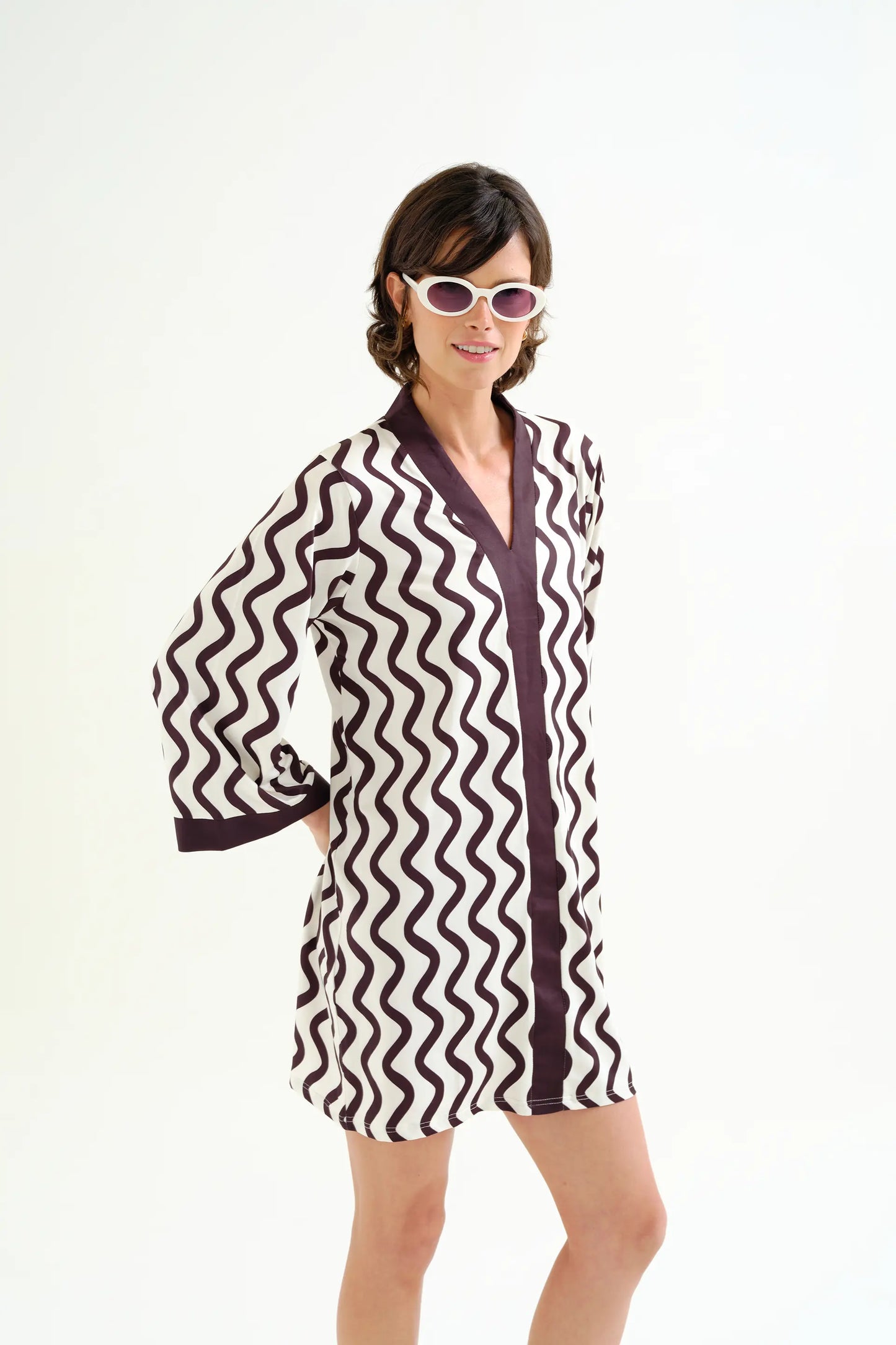 Kaftan corto con estampado Wave Black & White