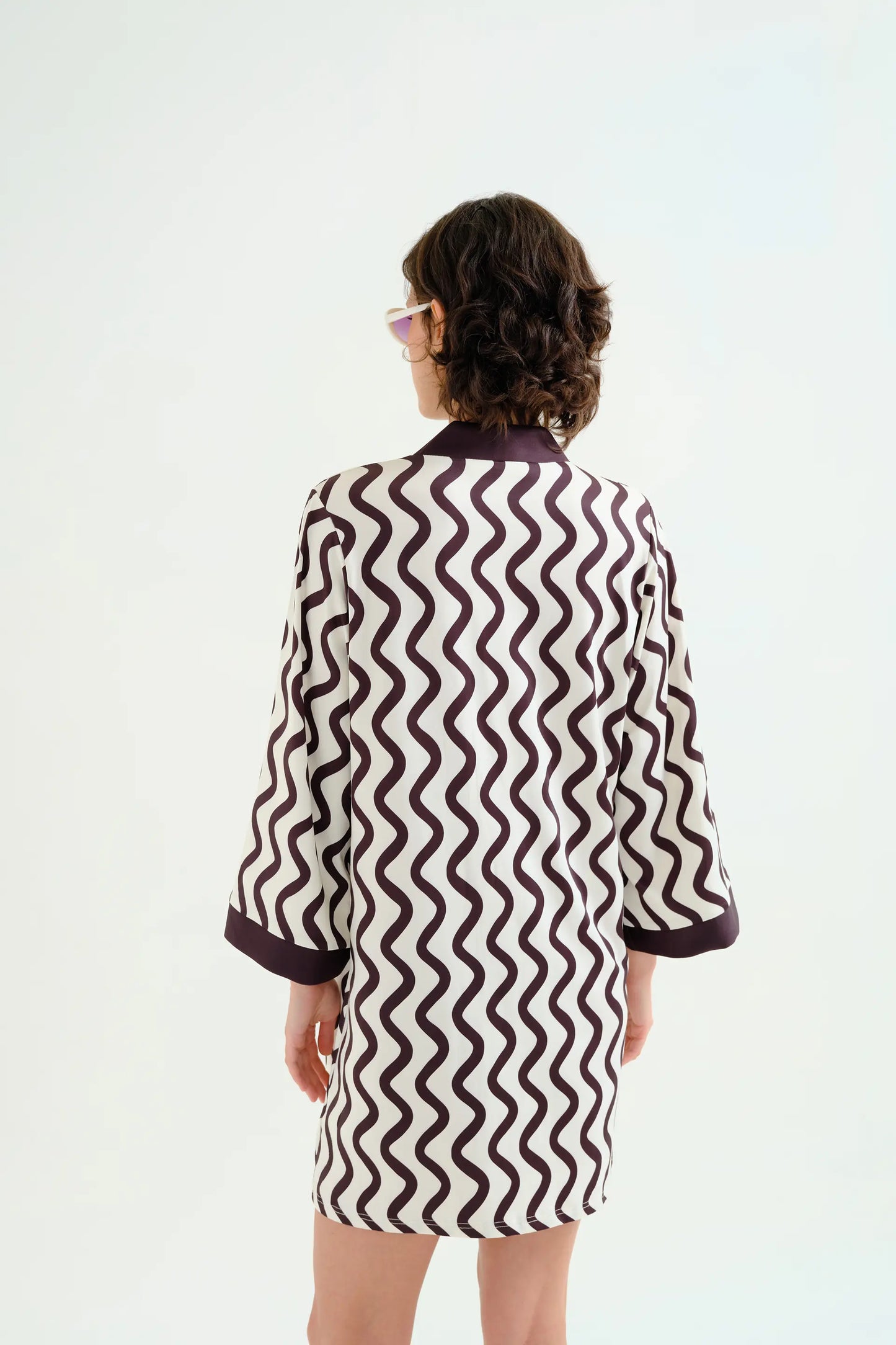 Kaftan corto con estampado Wave Black & White