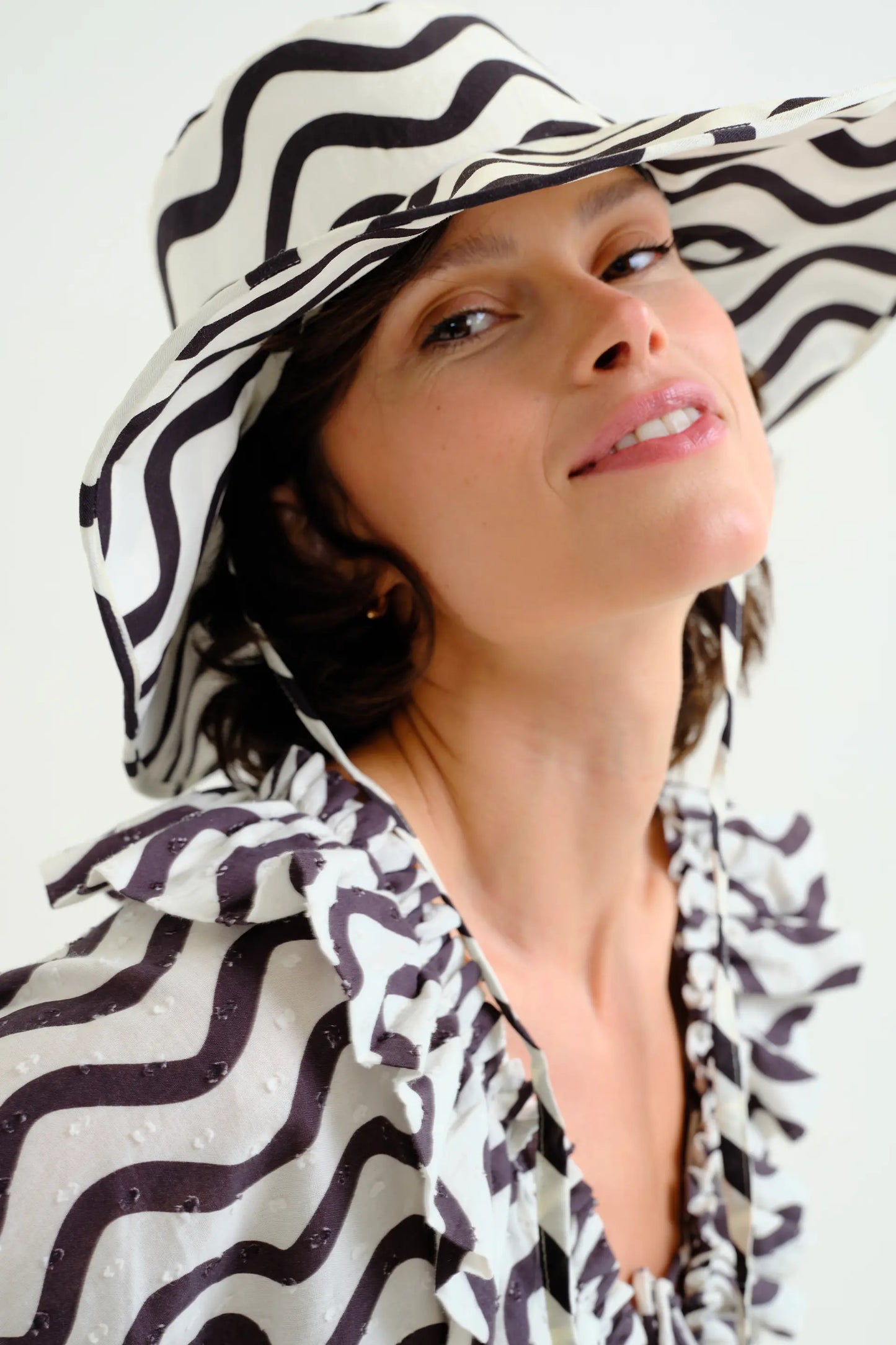 Cappello con stampa Wave Black &amp; White