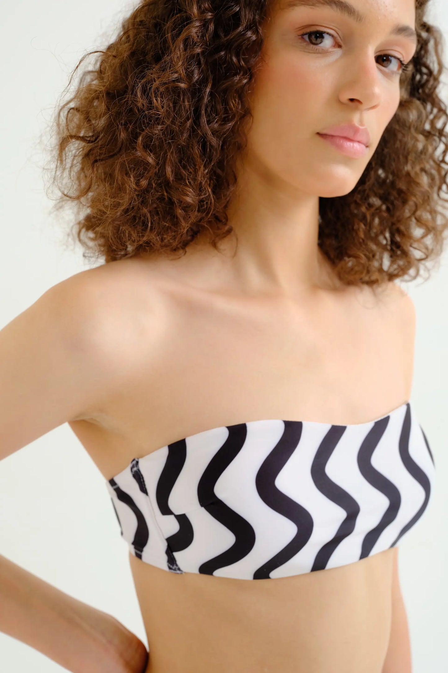 Wave Black &amp; White Print Straight Bikini Top