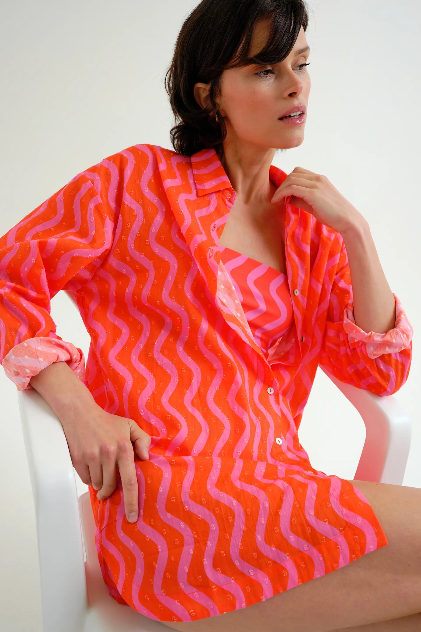 Maglietta con stampa a onde rosse e rosa