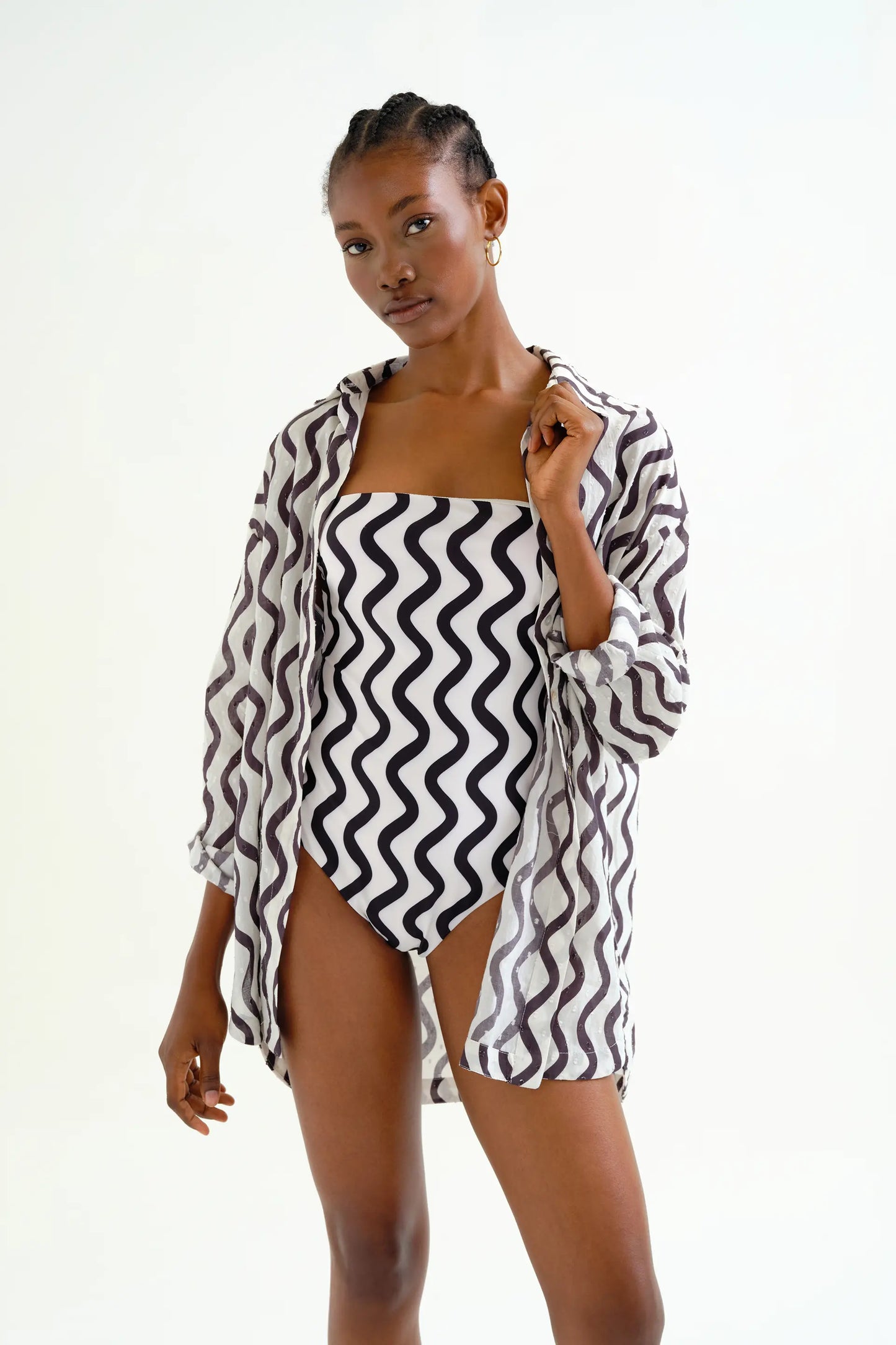 Camisa playera con estampado Wave Black & White