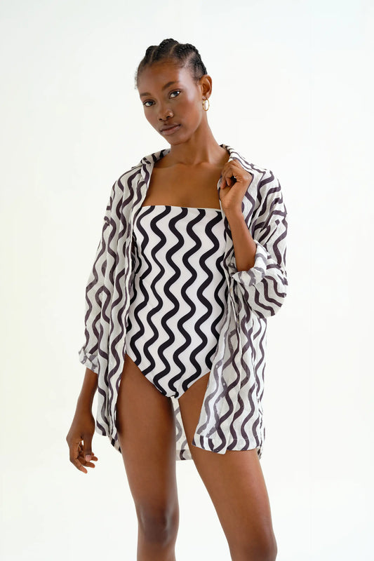 Camisa playera con estampado Wave Black & White
