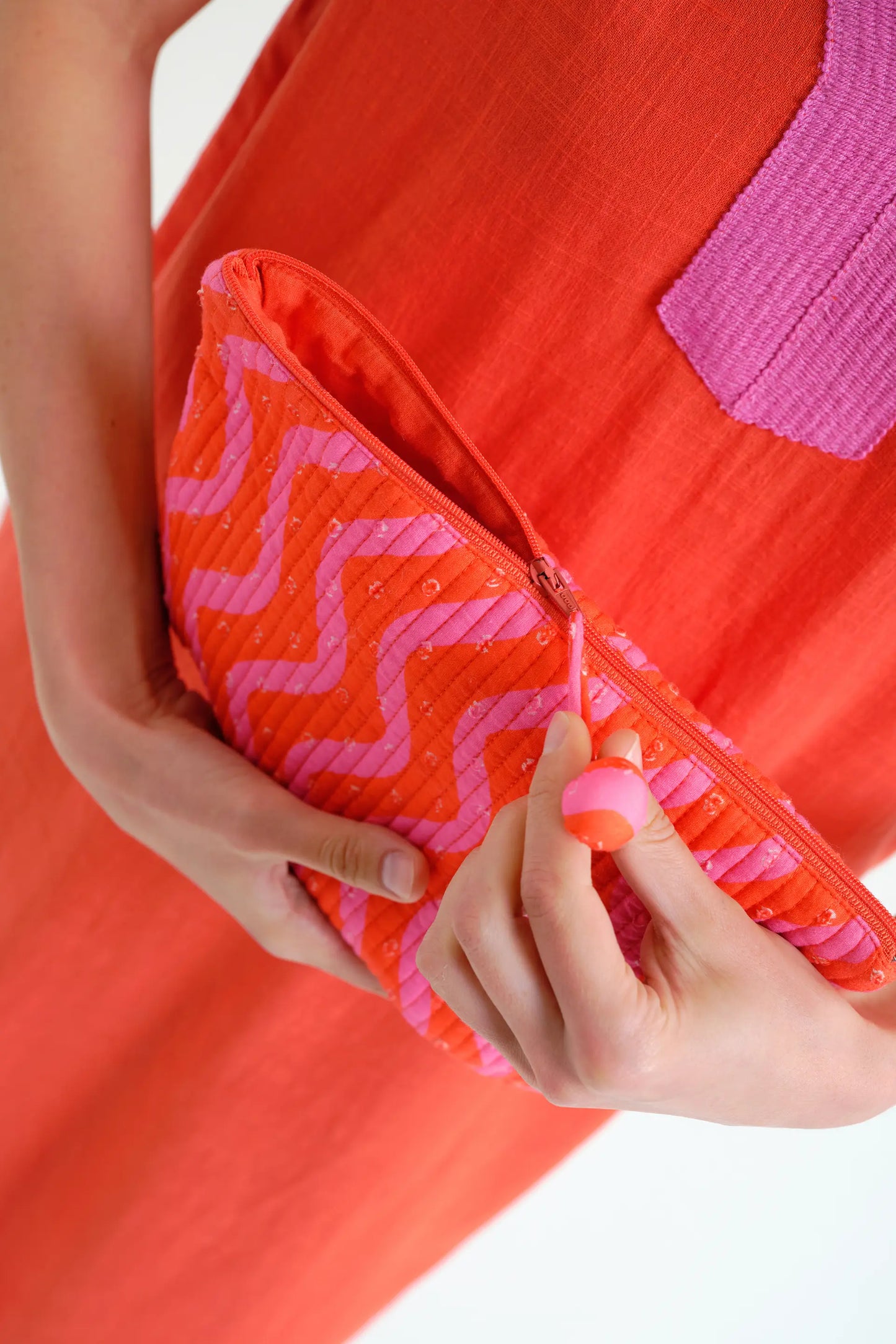 Bolso con estampado Wave Red & Pink