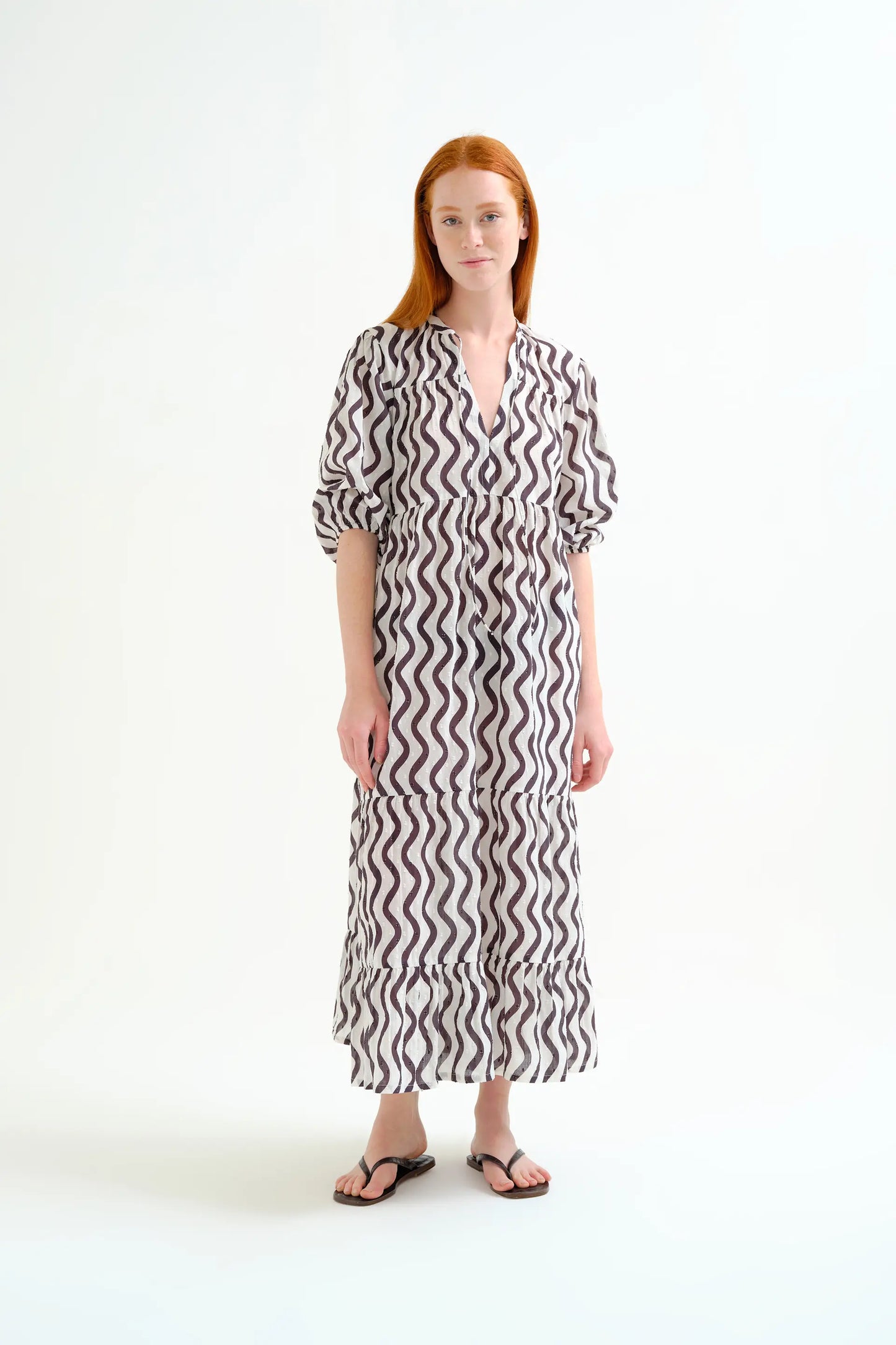 Long beach dress with Wave print Black &amp; White