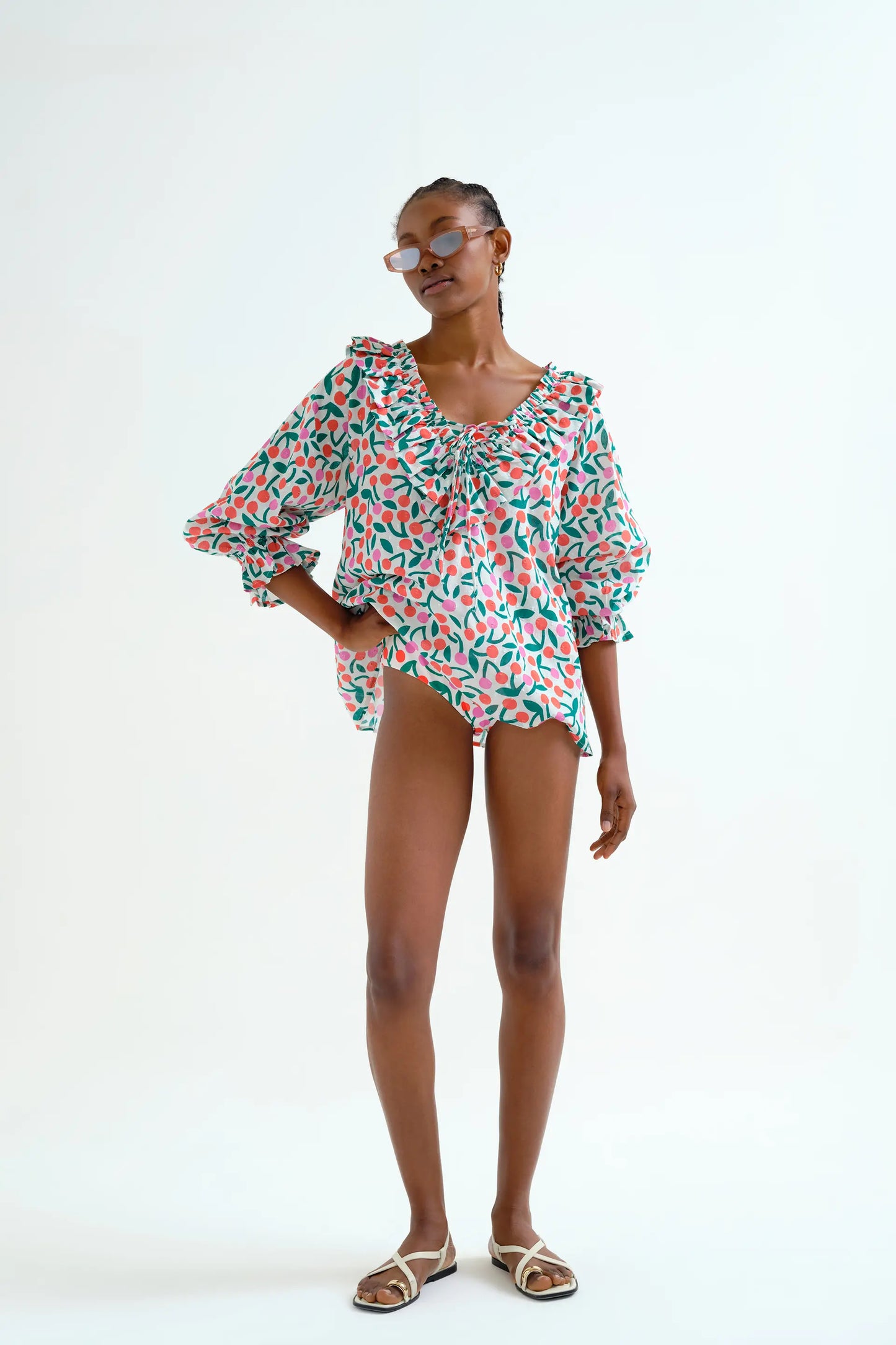 Long-sleeved beach top with burgundy print