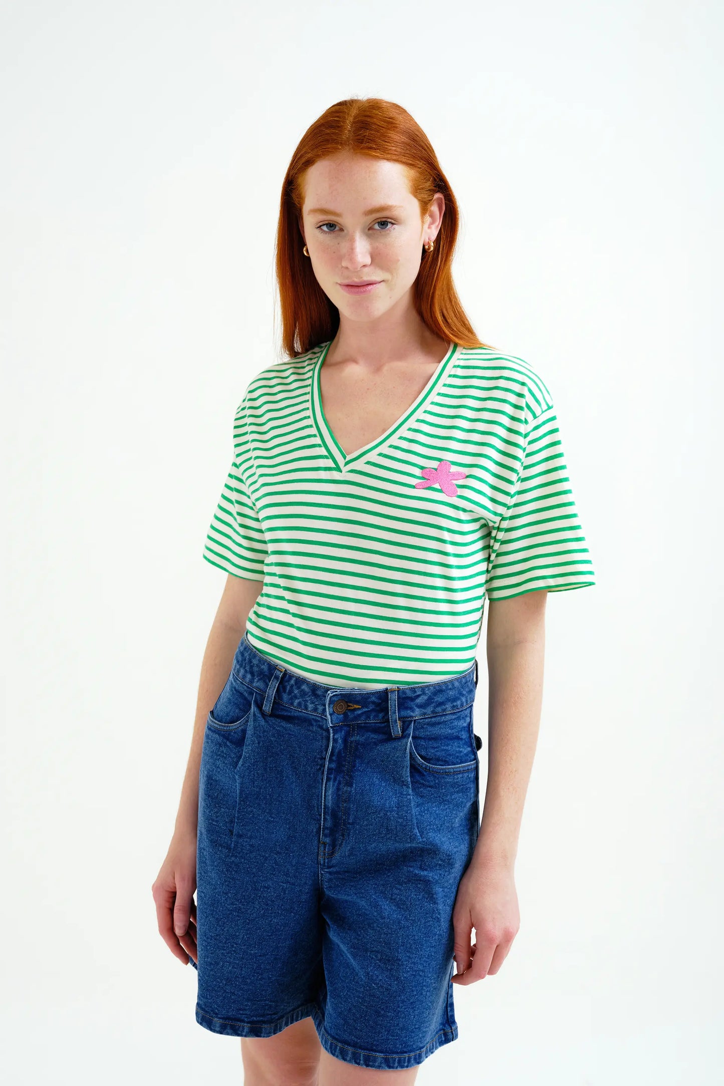 Camiseta con estampado de rayas blanco y verde