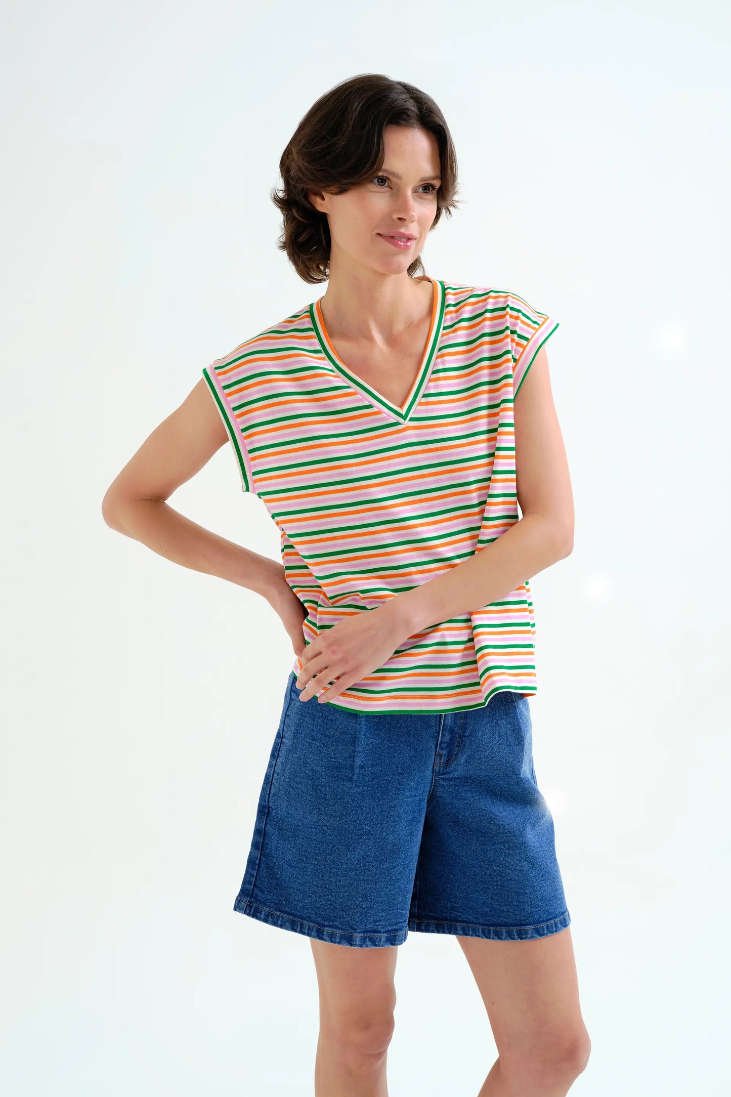 T-shirt con speciale stampa a righe multicolori