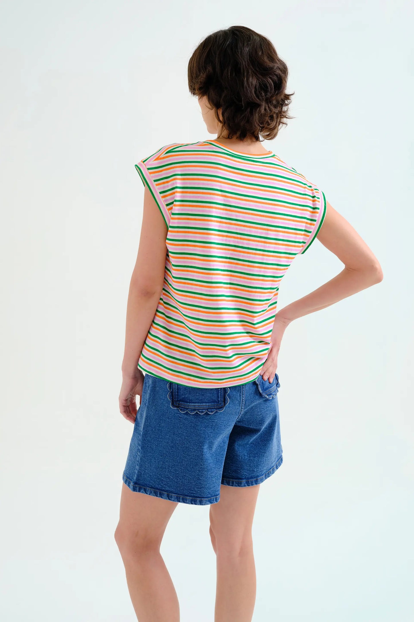 T-shirt con speciale stampa a righe multicolori