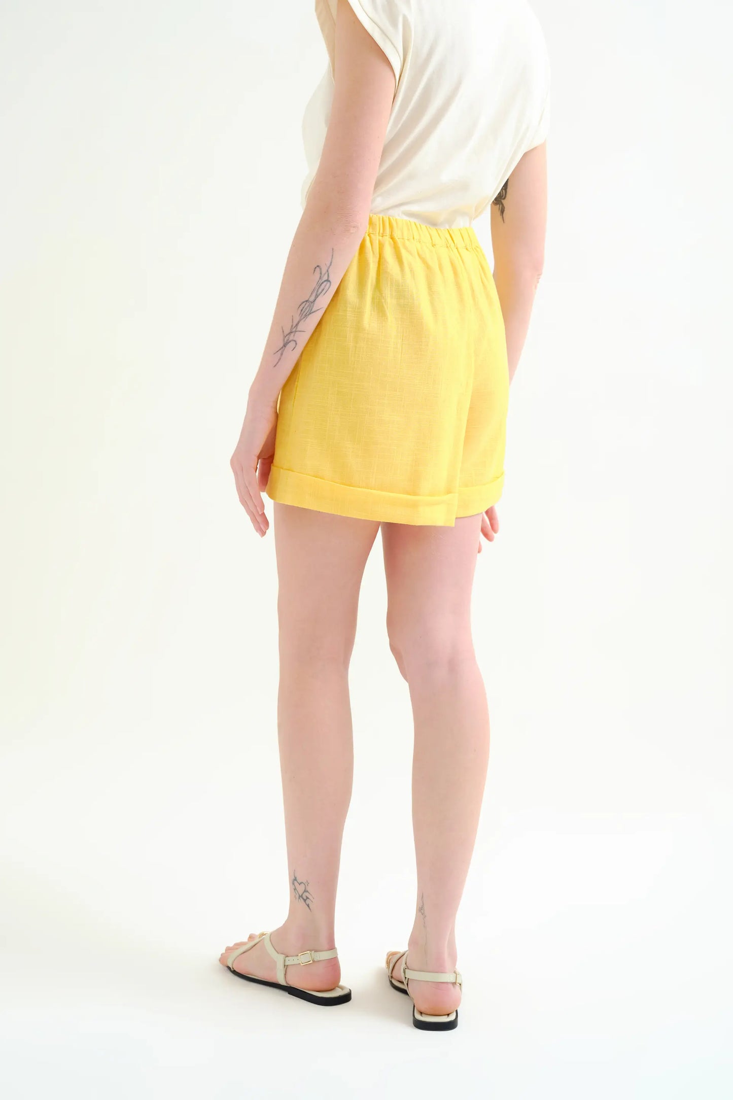 Pantaloncini gialli in cotone 100%