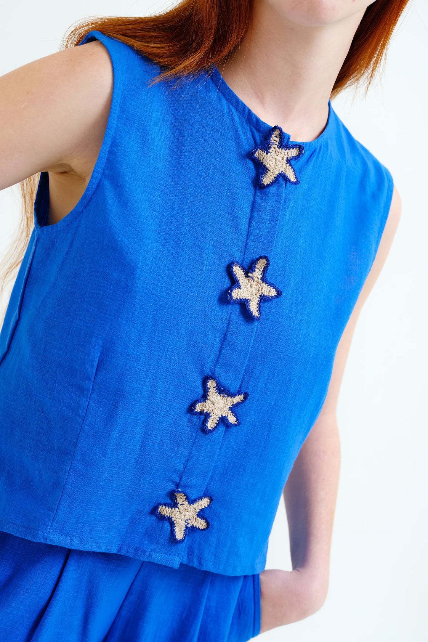 Top blu navy in 100% cotone con applicazione a stella