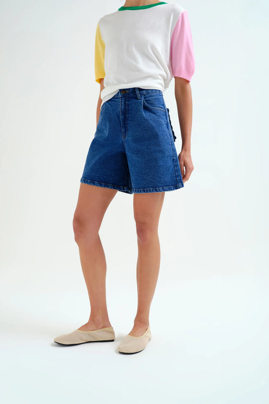 Pantaloncini in denim blu con dettagli ondulati