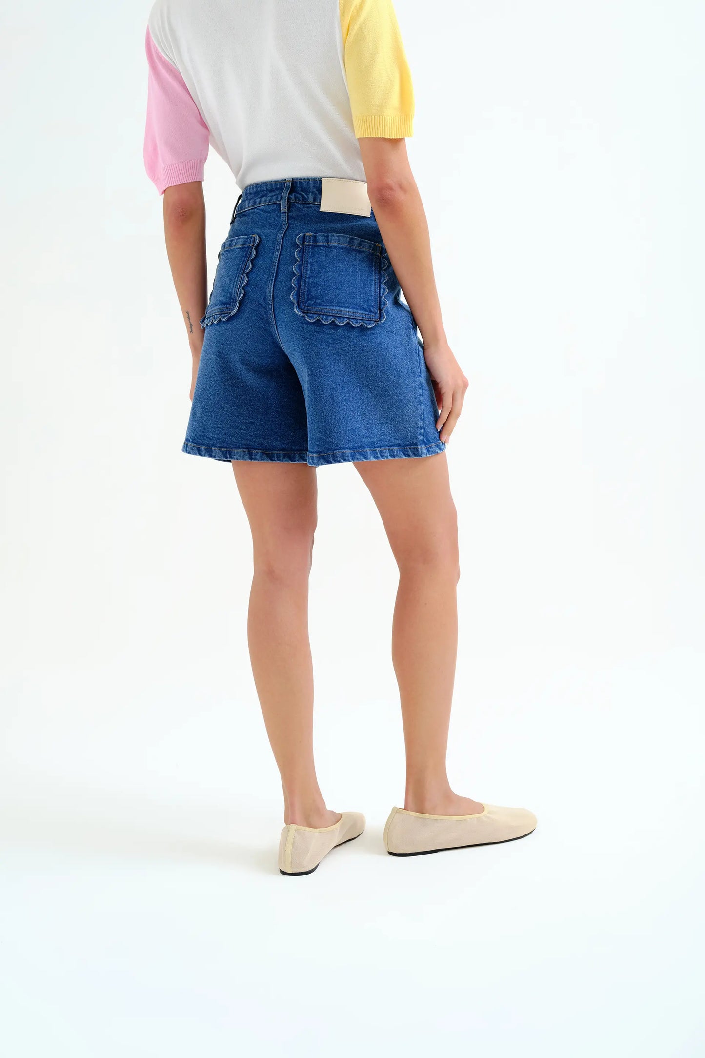 Shorts vaquero azul con detalle de ondas