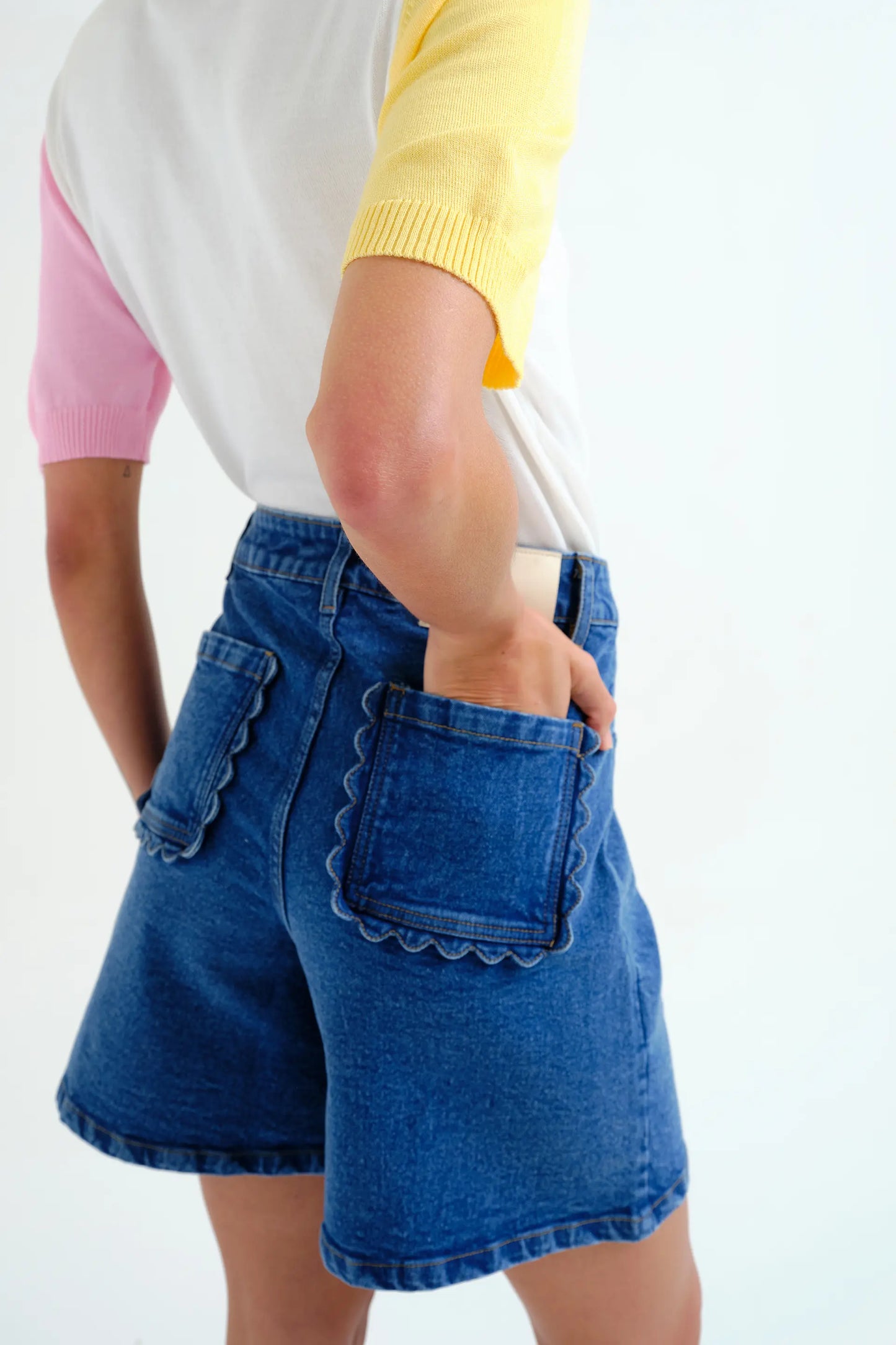 Shorts vaquero azul con detalle de ondas