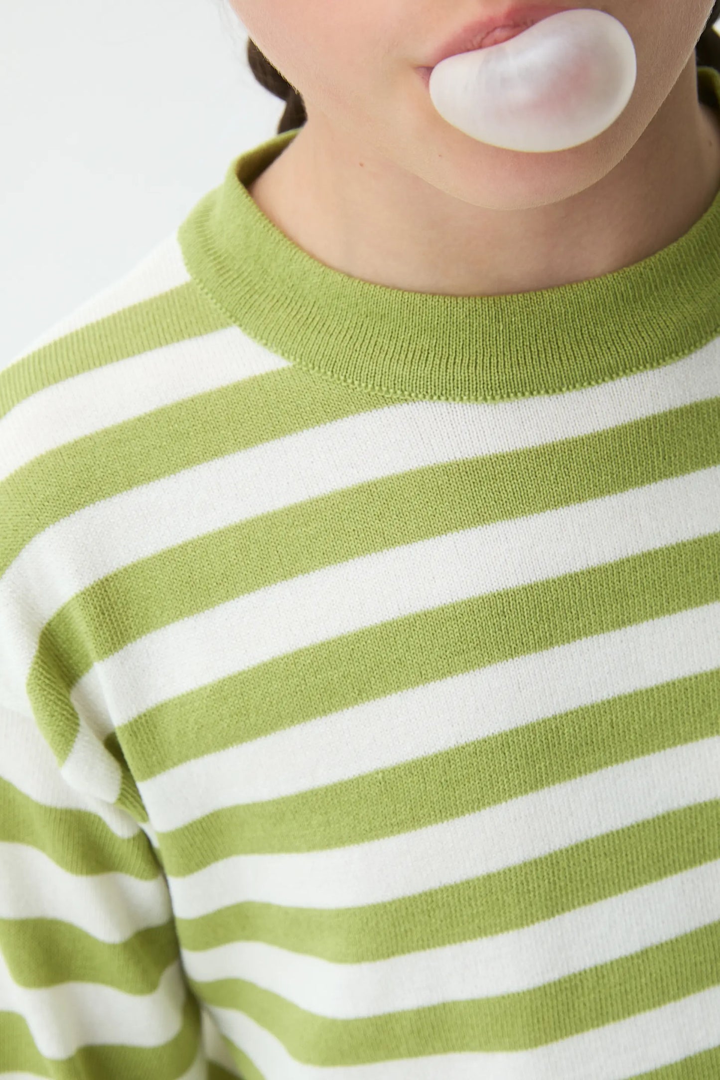 Maglione a righe per bambina, bianco e verde