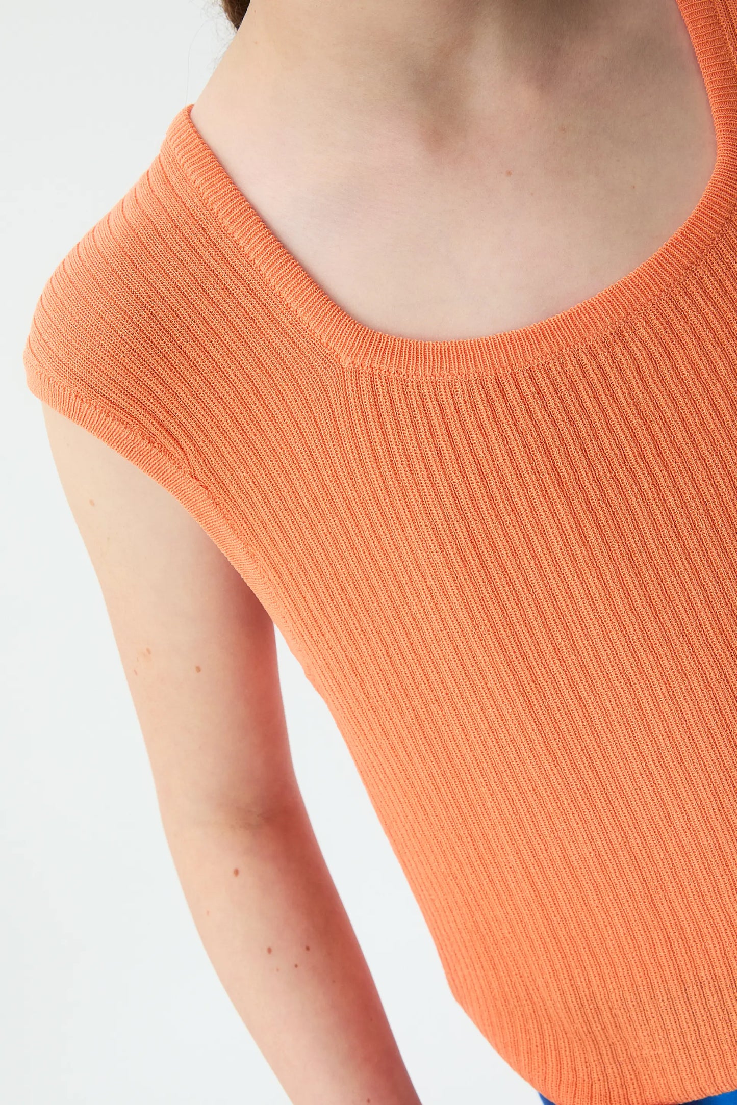 Top punto naranja manga corta de niña