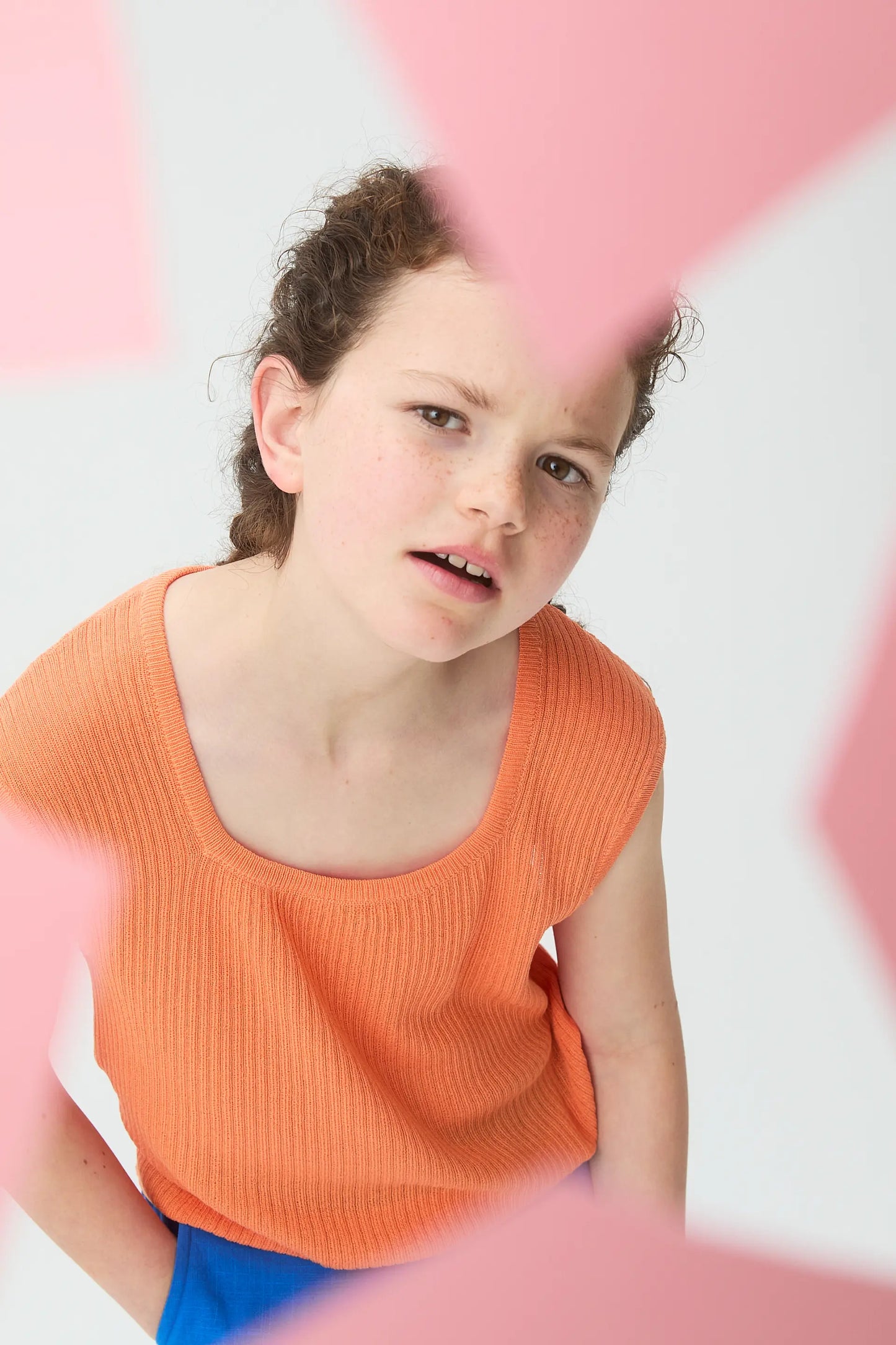 Top punto naranja manga corta de niña