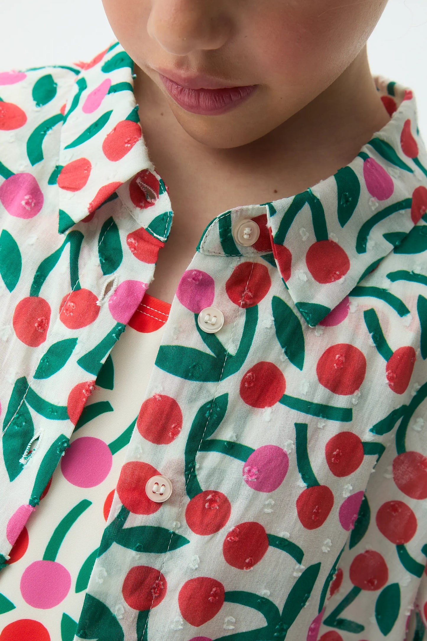 Girl's shirt with burgundy print