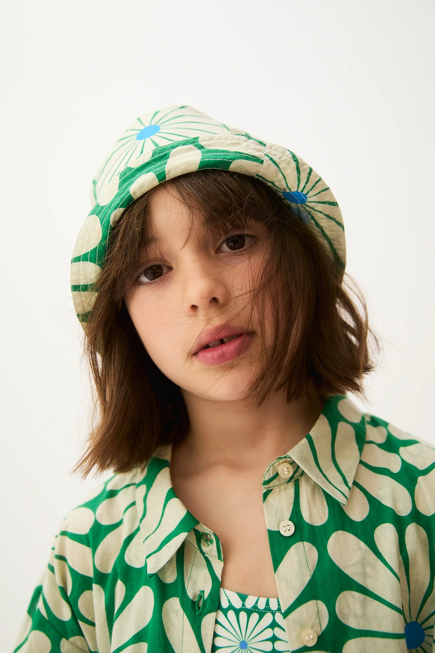 Gorro de niña con estampado Olive Flower Green