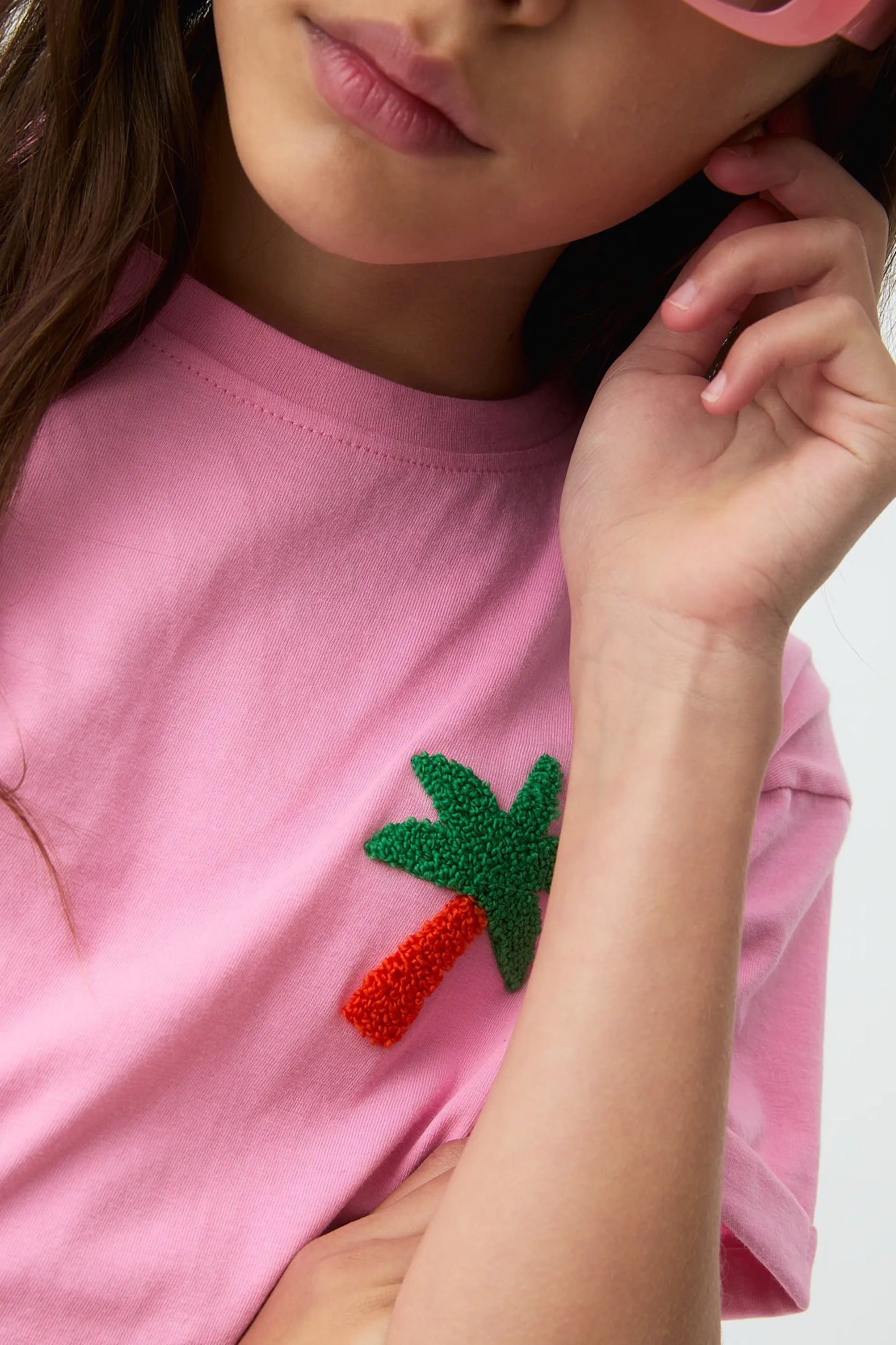 Camiseta de niña 100% algodón con parche de palmera